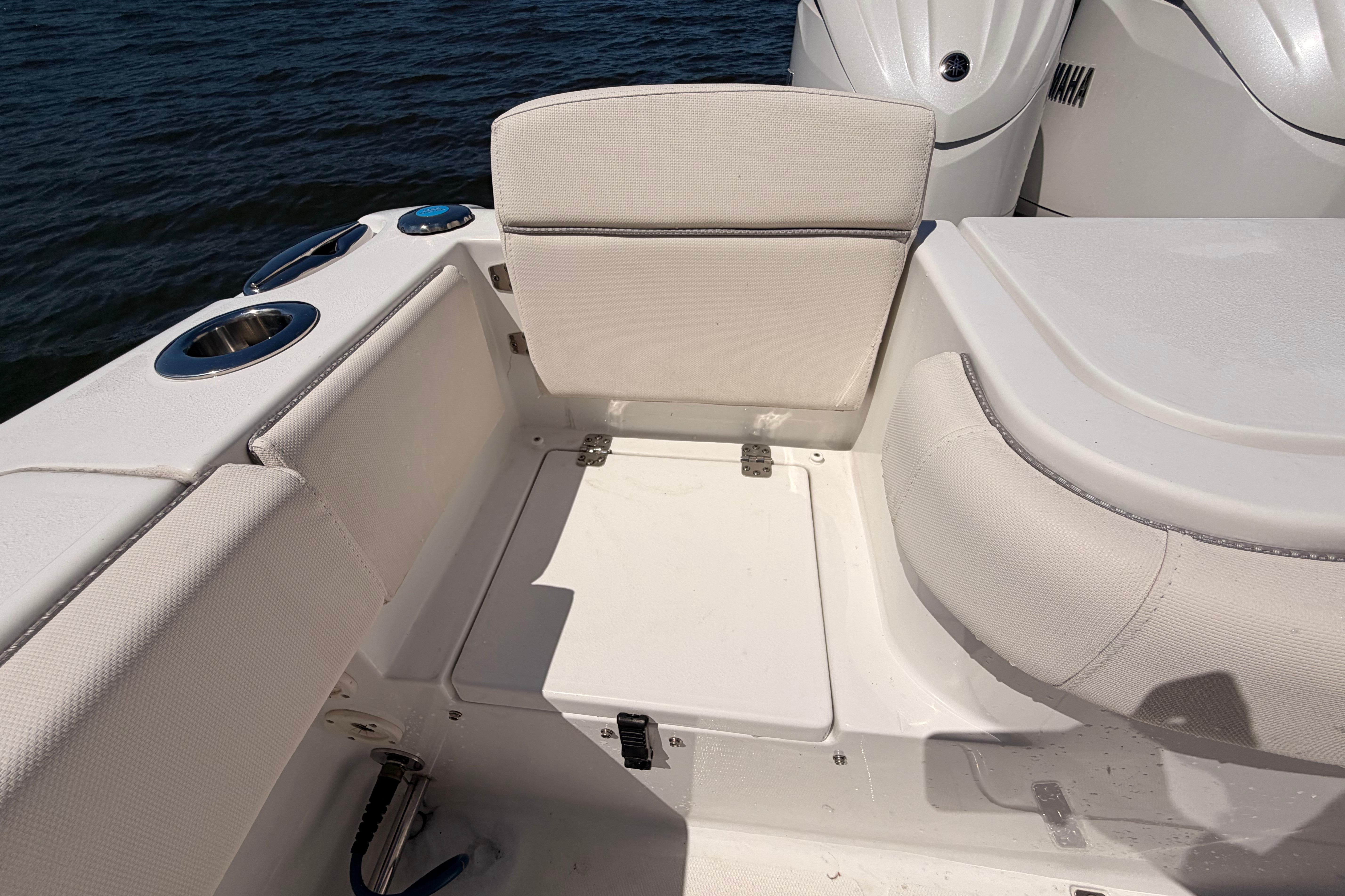 2024 Sea Hunt Gamefish 27 Coffin Box boat interior with seating and cup holders.