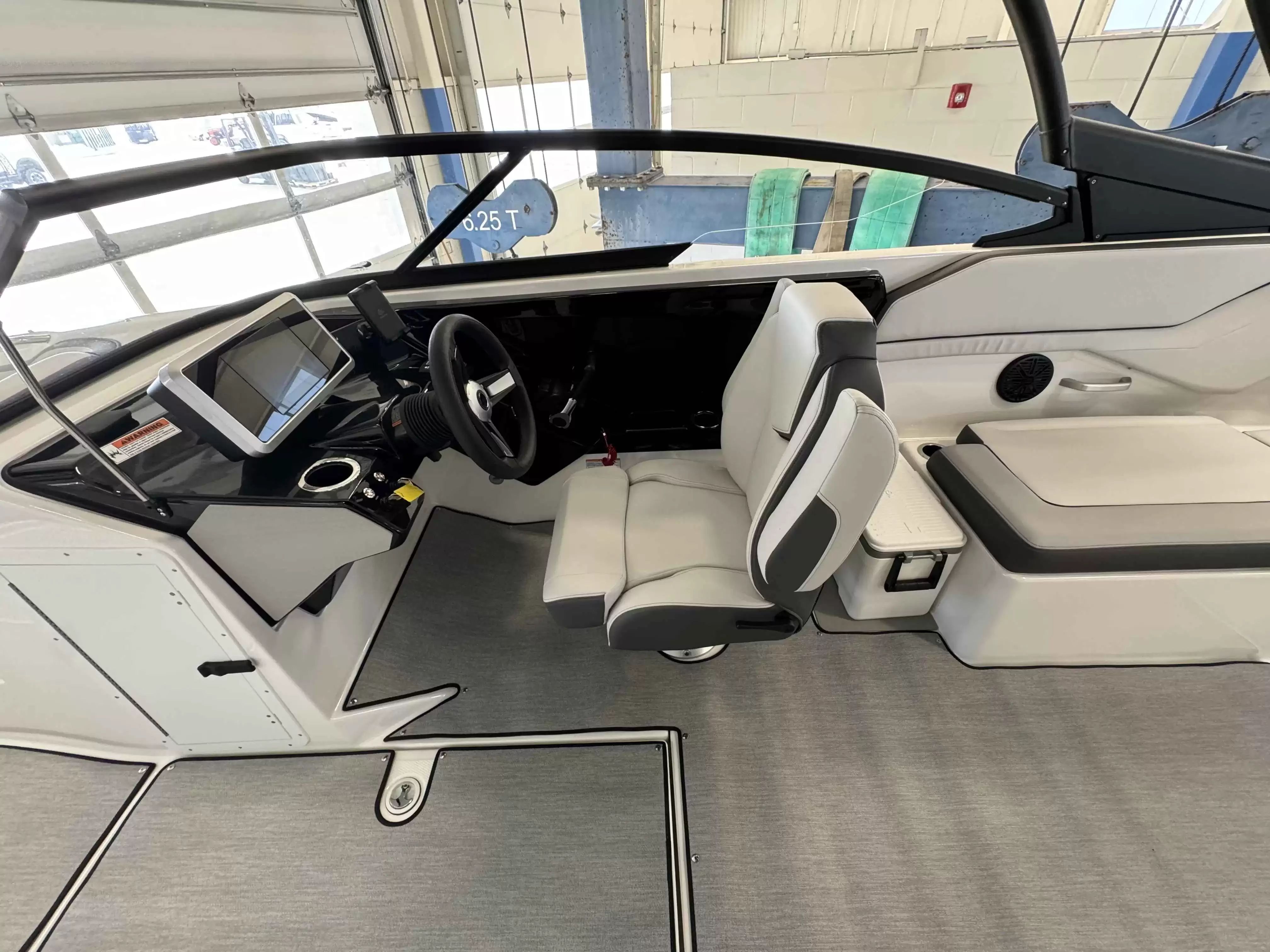 2026 Yamaha Boats AR250 - 17