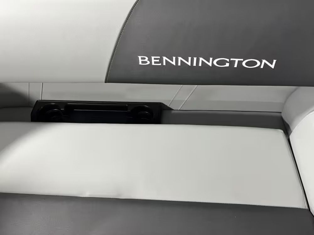 2027 Bennington 22 SSR - 9