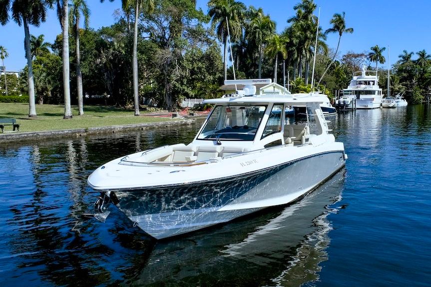 2019 Boston Whaler 350 Realm