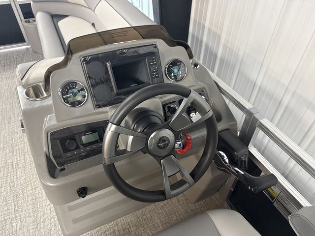 2026 Tahoe Sport 85 Rear Fish 23 - 13