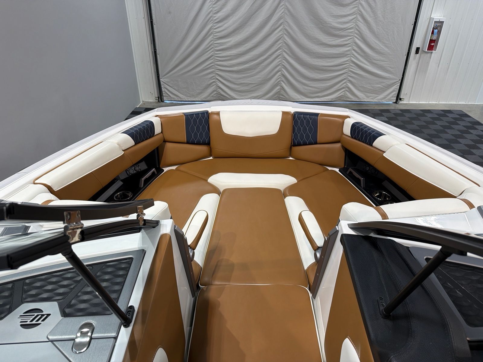 2023 Malibu M220 - 9