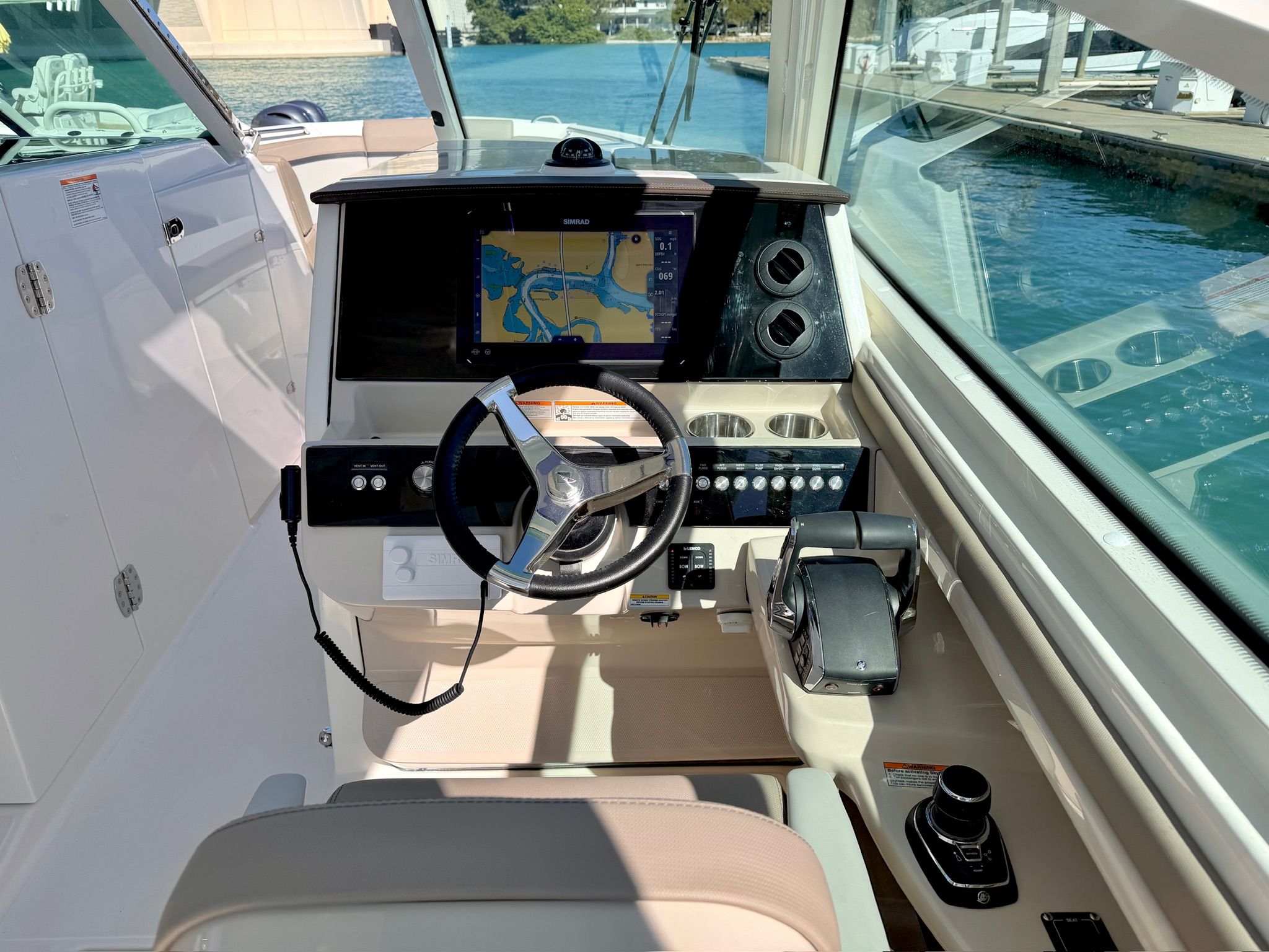 2026 Boston Whaler 330 Vantage - 16