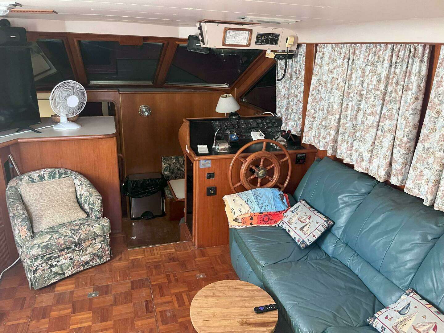 1990 Jefferson 43 Sundeck - Image 22