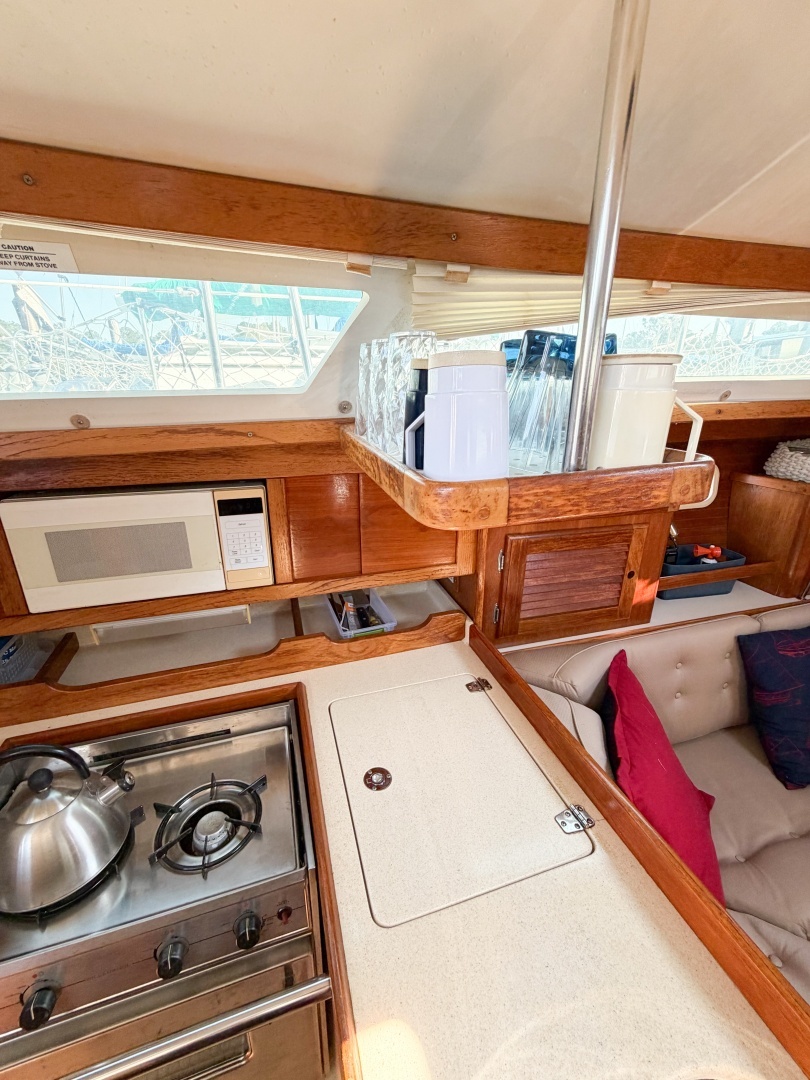 1996 Catalina 36 Mk II - Image 57