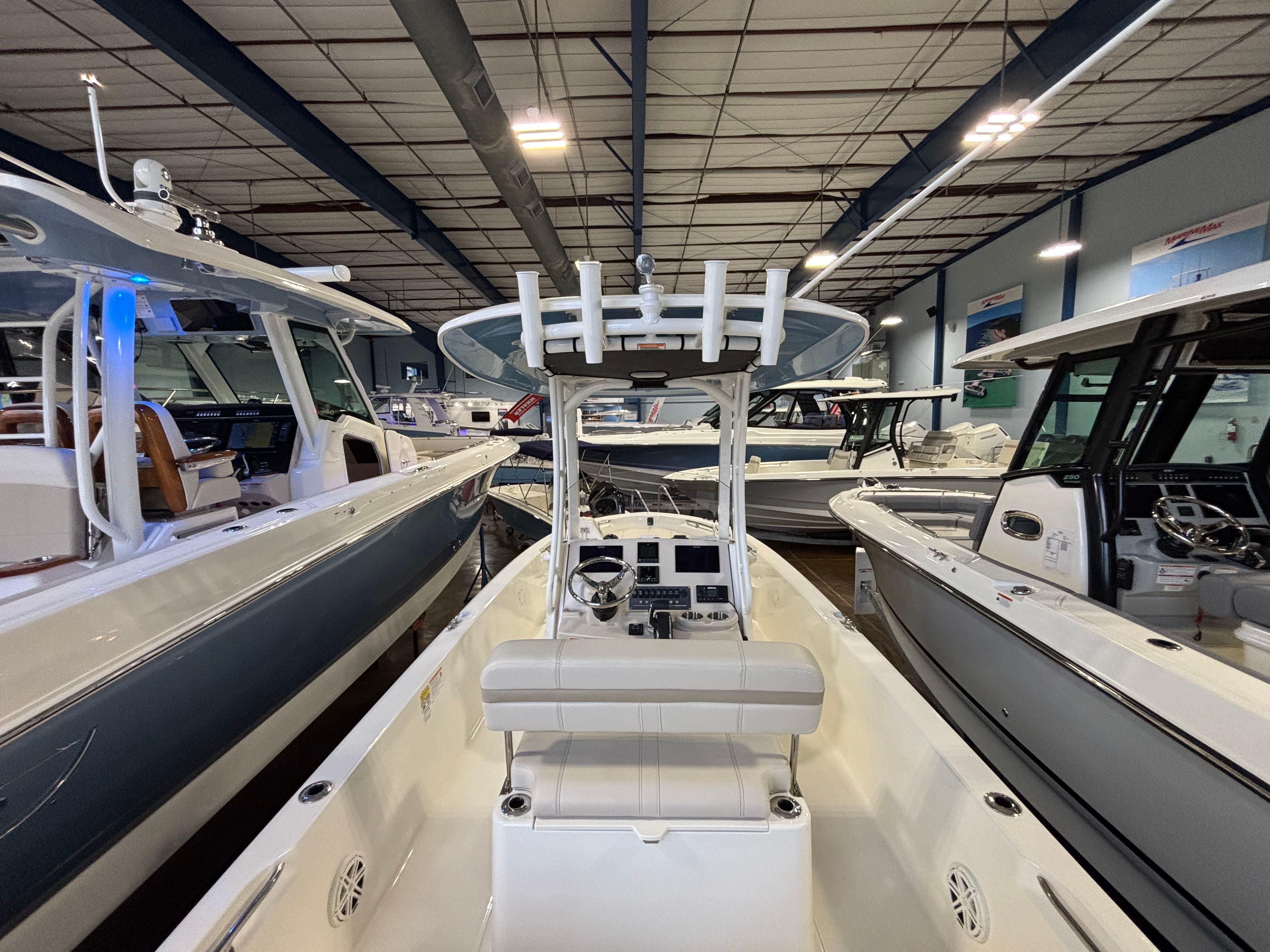 2026 Boston Whaler 250 Dauntless - 11