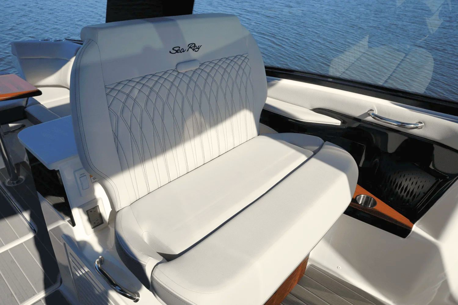 2025 Sea Ray Sundancer 370 - 27