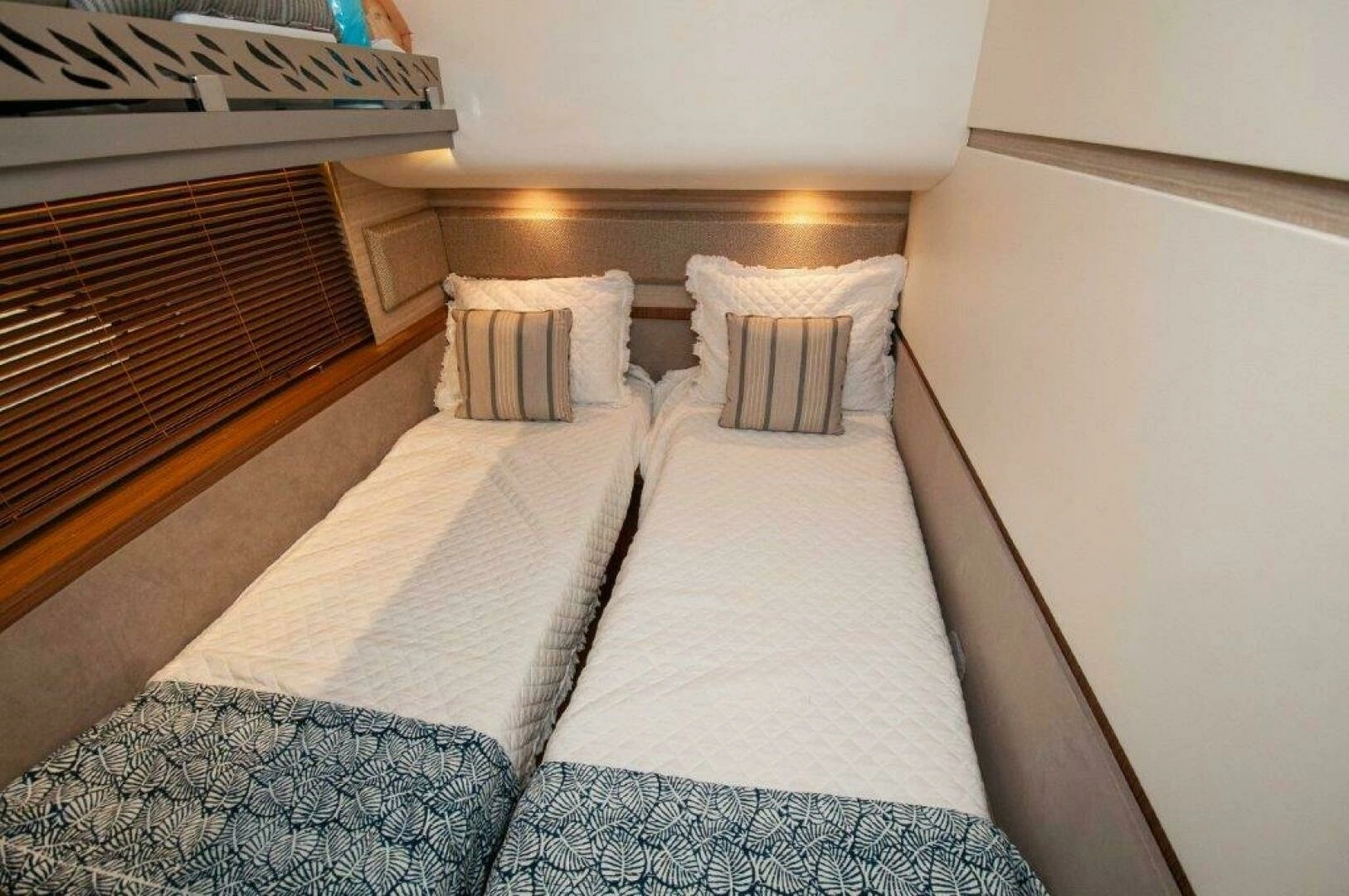 2018 Sea Ray L550 Flybridge - Image 27