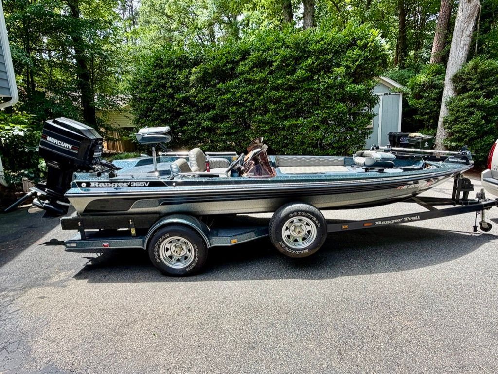 1990 Ranger 365V