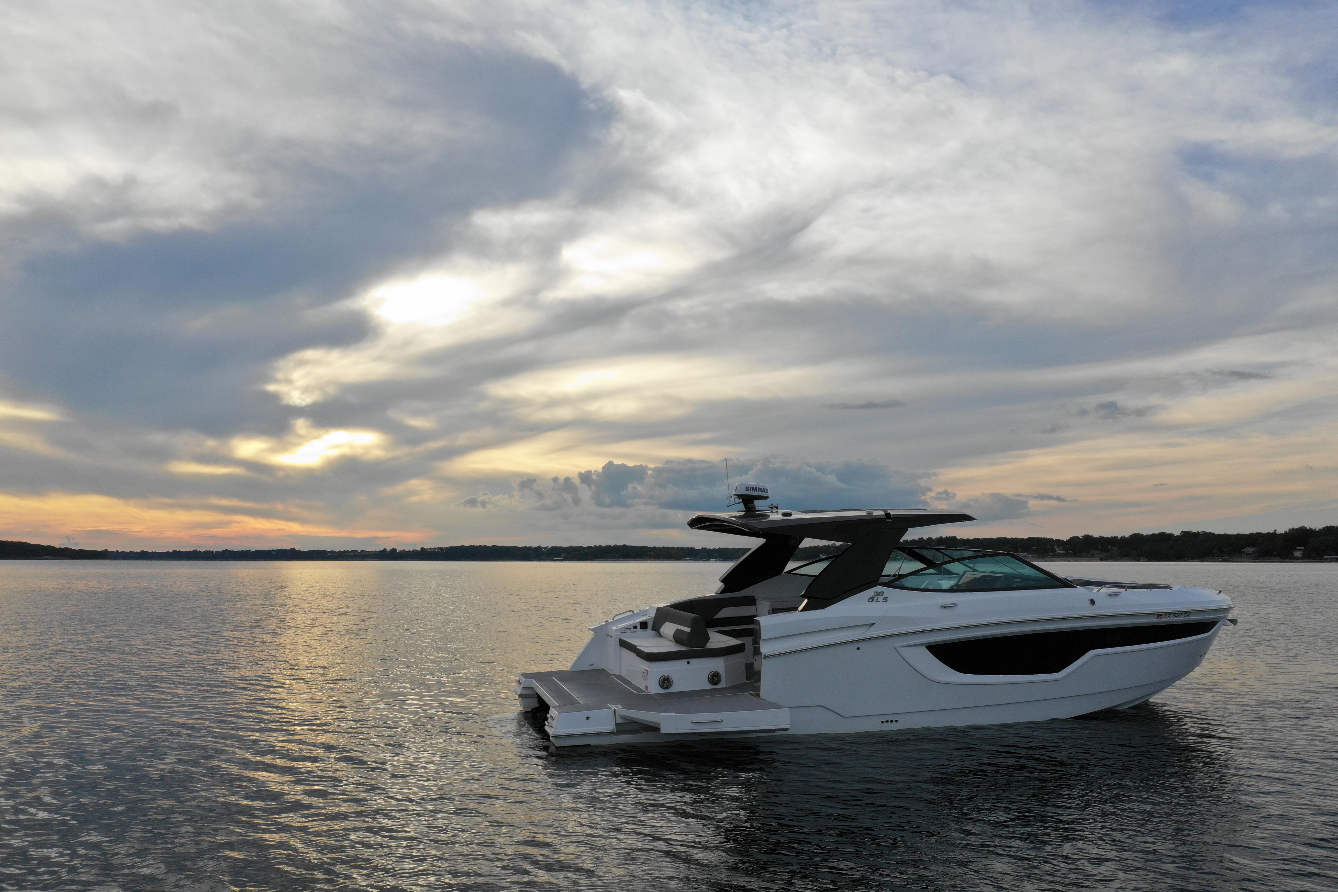 2022 Cruisers Yachts 38 GLS