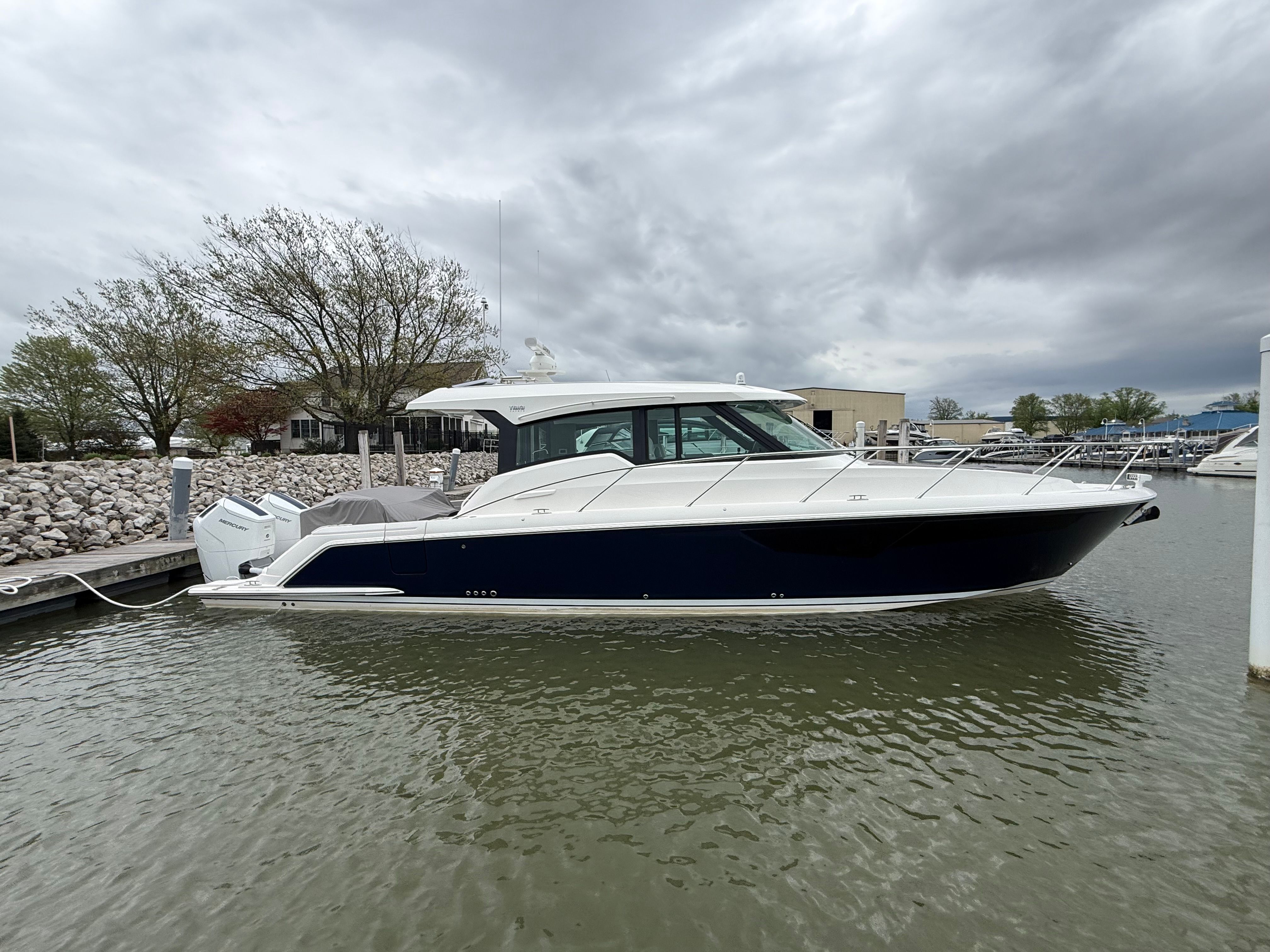 2026 Tiara Yachts 43 LE