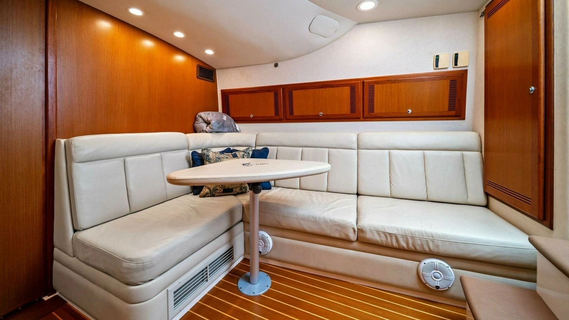 2005 Cabo 40 Express - Image 50