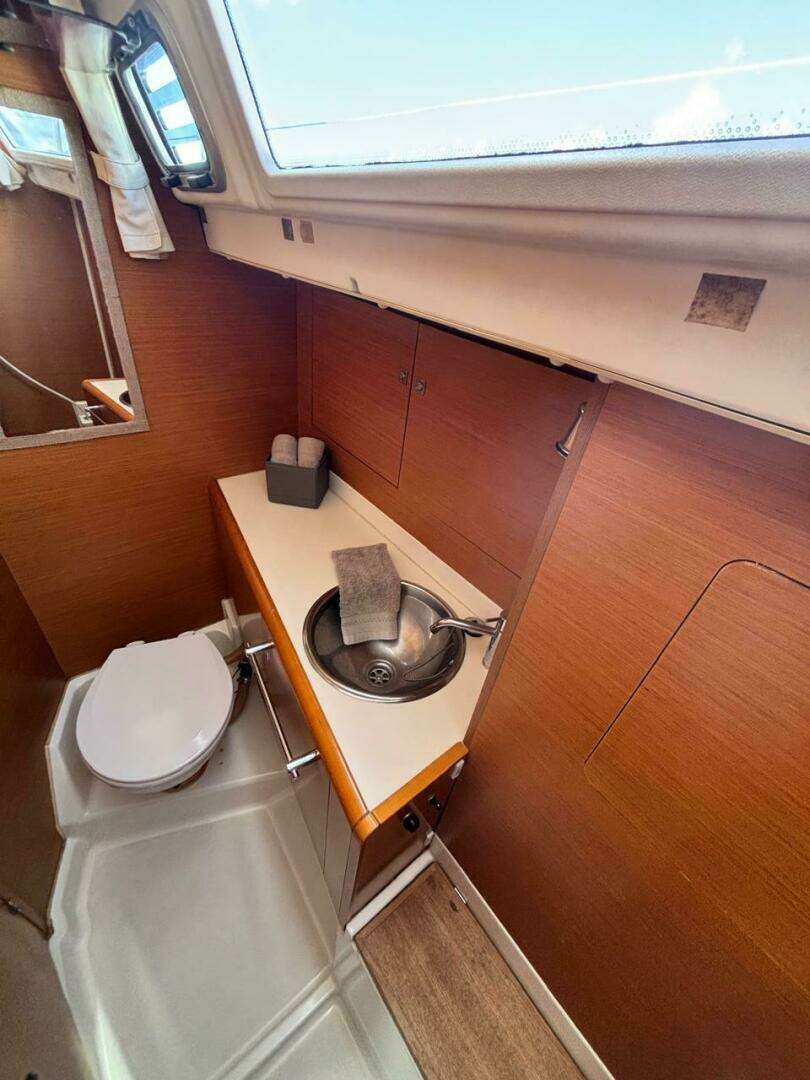 2013 Jeanneau Sun Odyssey 409 - Image 19