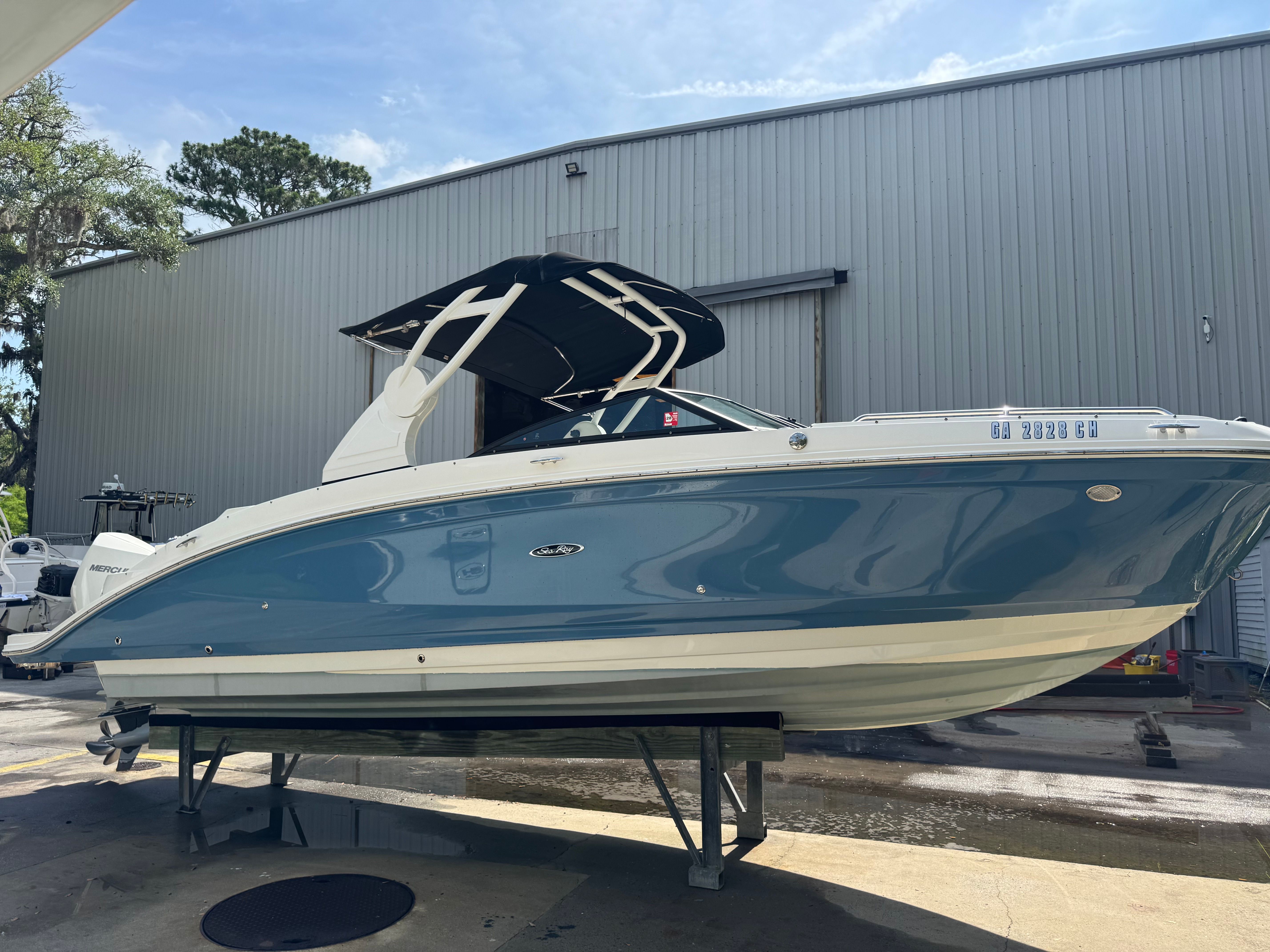 2020 Sea Ray SDX 270 Outboard boat on a trailer.