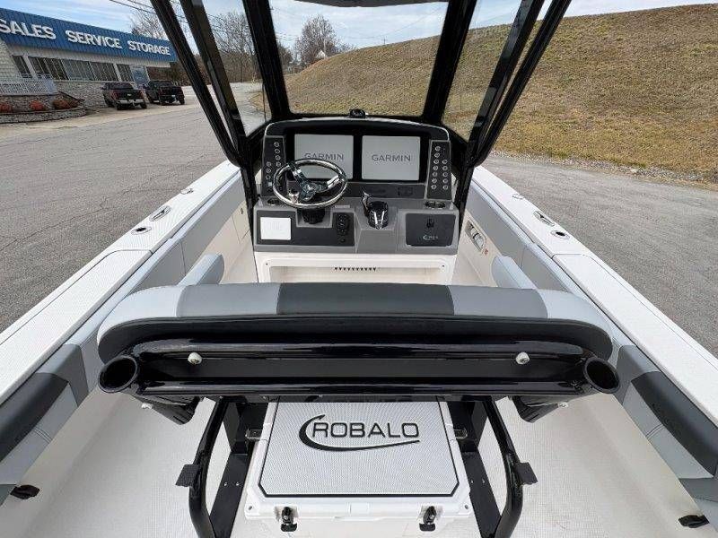 2026 Robalo 266 Cayman - 55