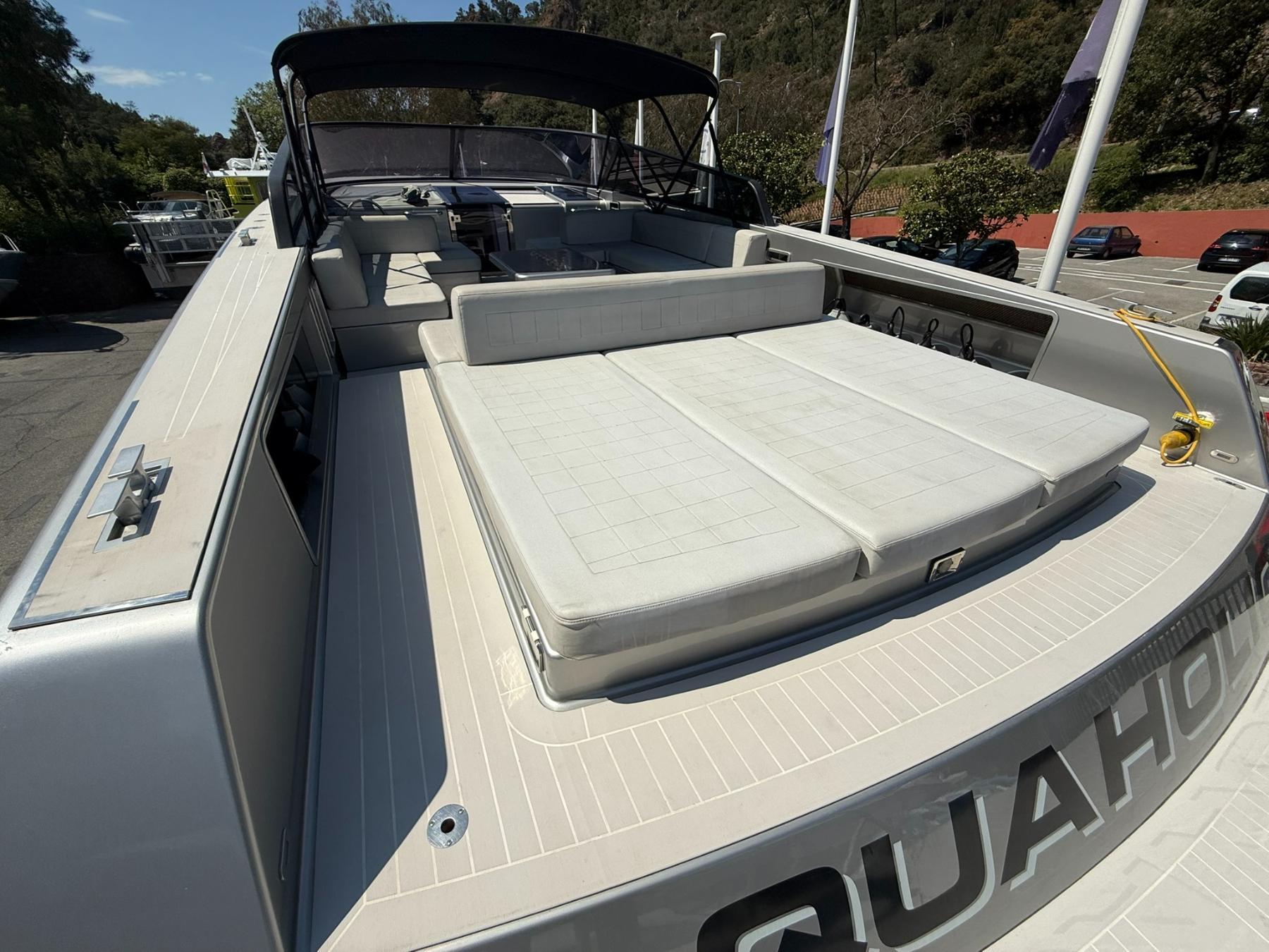 2019 VanDutch 55 yacht with spacious sun deck and luxurious seating.