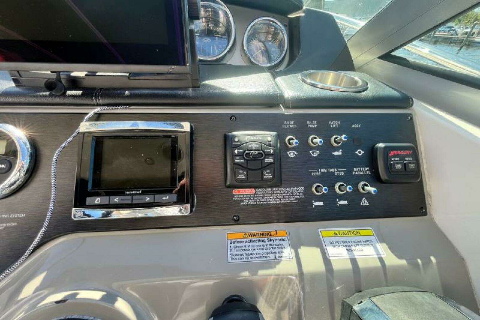 2014 Sea Ray Sundancer 350 - Image 25