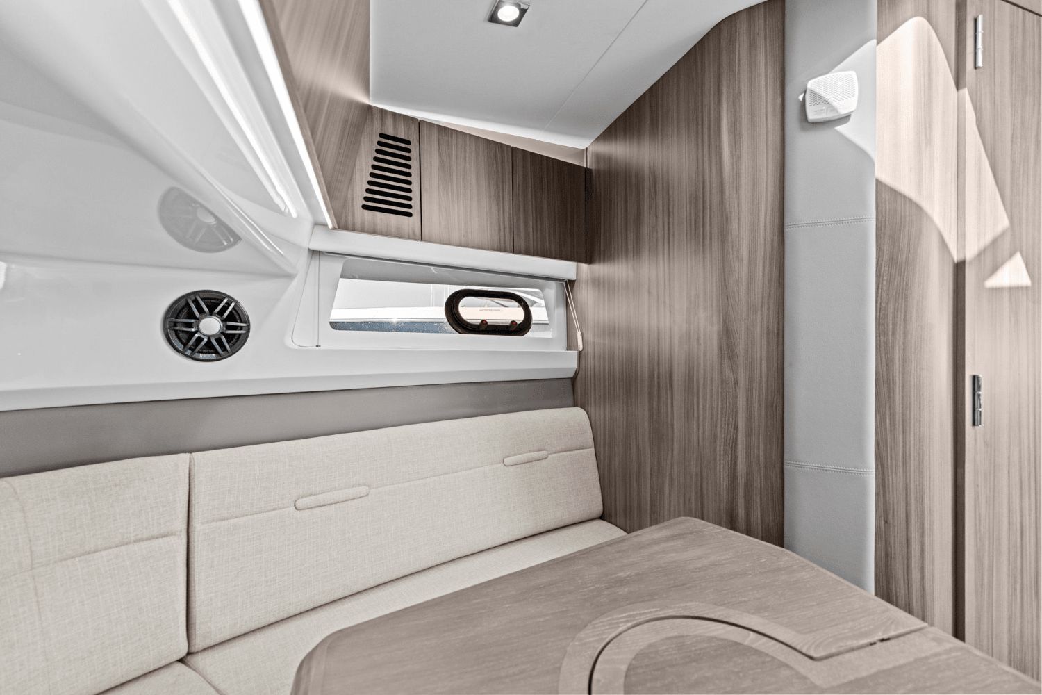 2025 Sea Ray SLX 400 Outboard - 39