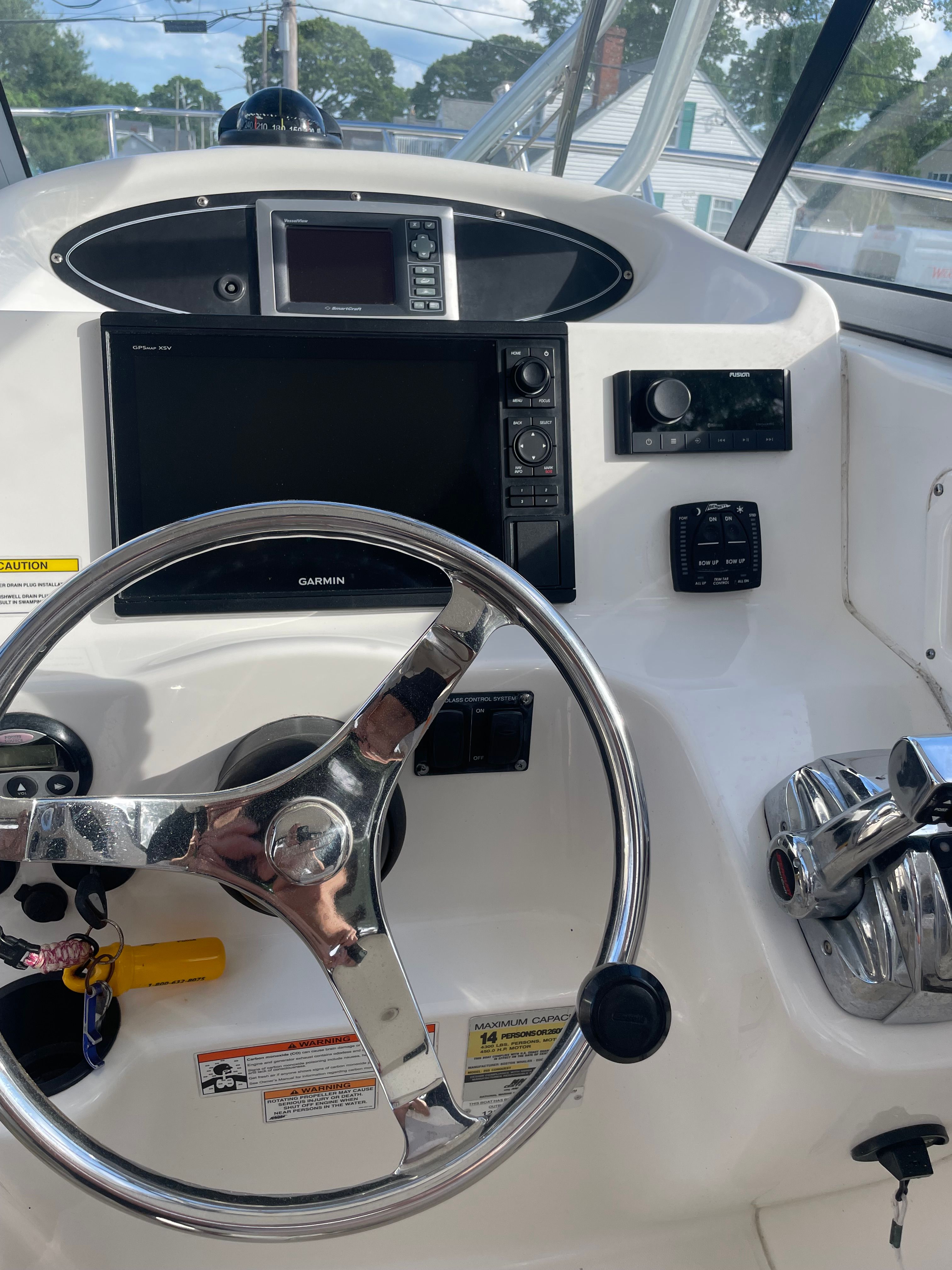2009 Boston Whaler 255 Conquest - 10
