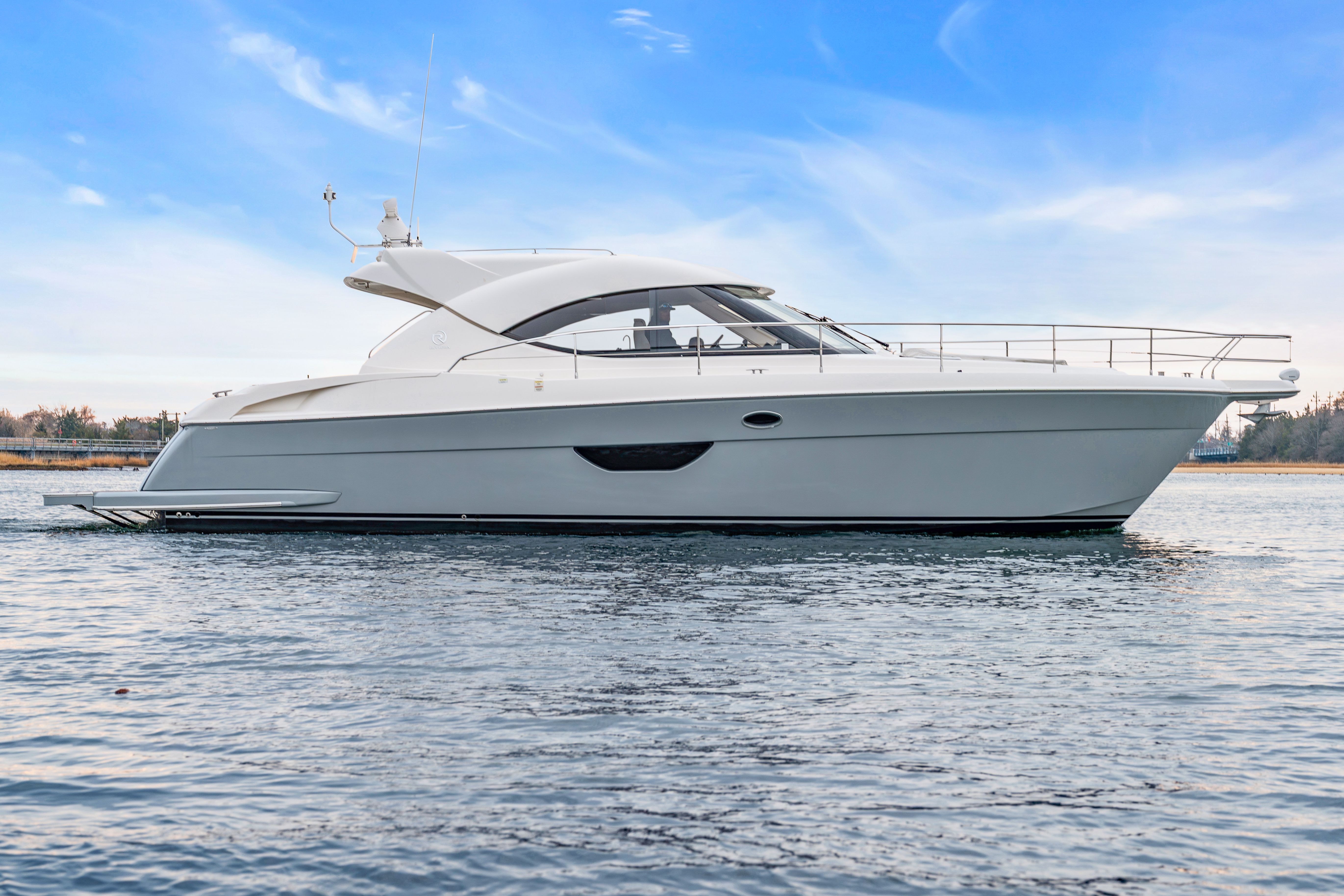 2014 Riviera 44 Sport Yacht