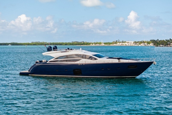 2013 Pershing 82