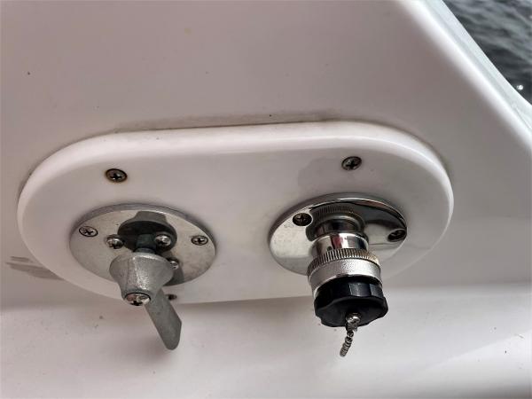 2020 Front Runner 39 Center Console - 57