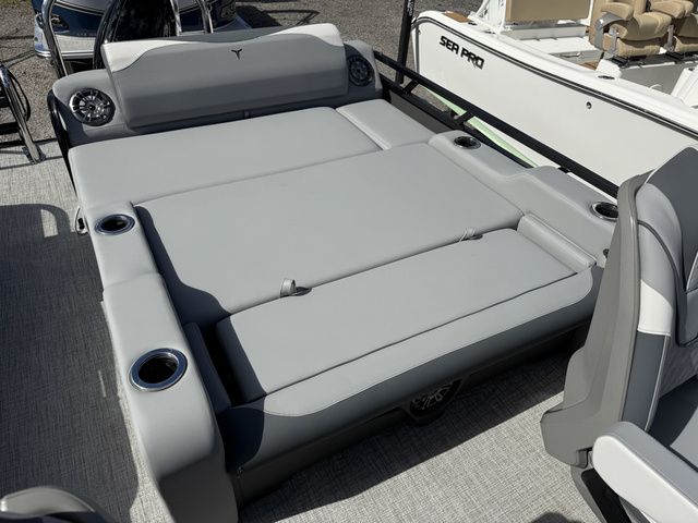 2026 Tahoe LTZ - 23 FT Versatile Rear Lounger - 19