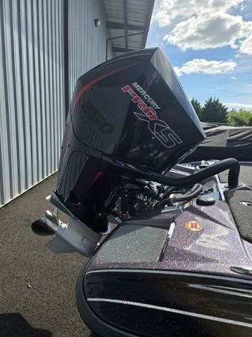 2025 Bass Cat Lynx STS with Mercury Pro XS engine, parked outdoors.