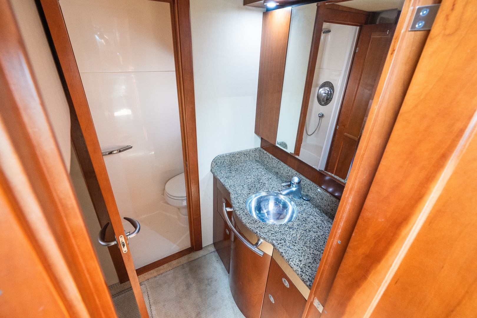 2005 Sea Ray 480 Motor Yacht - Image 50