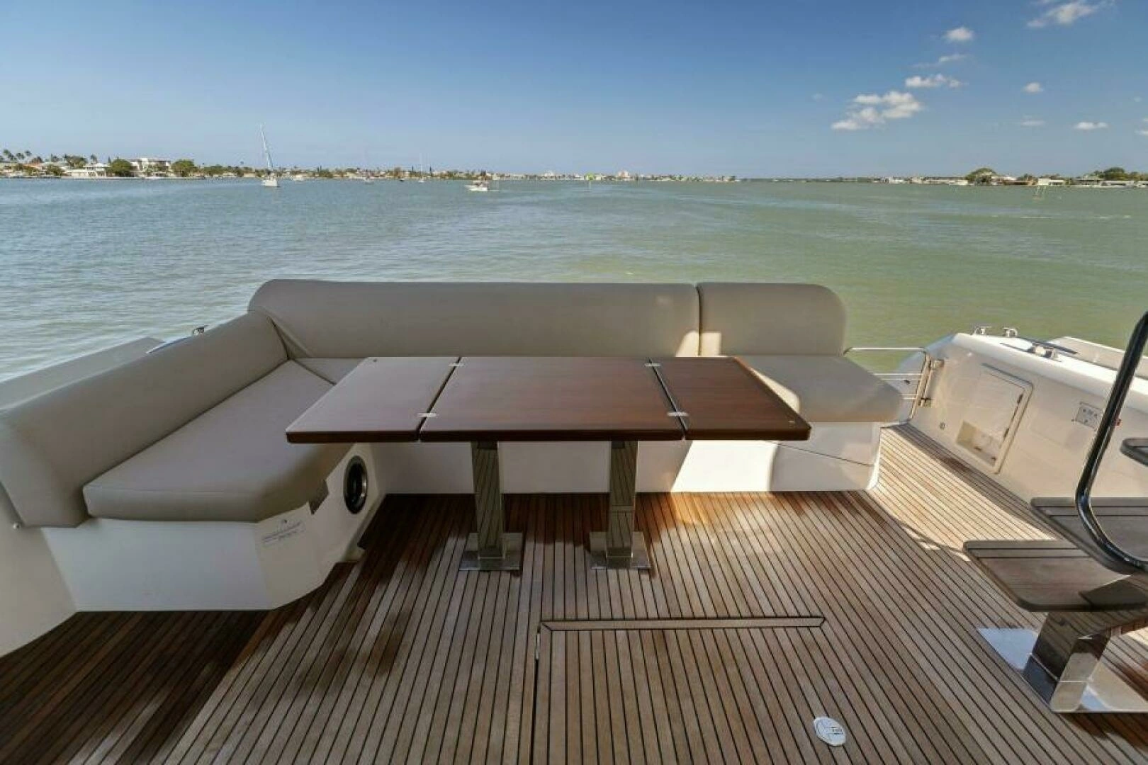 2022 Prestige 590 Flybridge - Image 9
