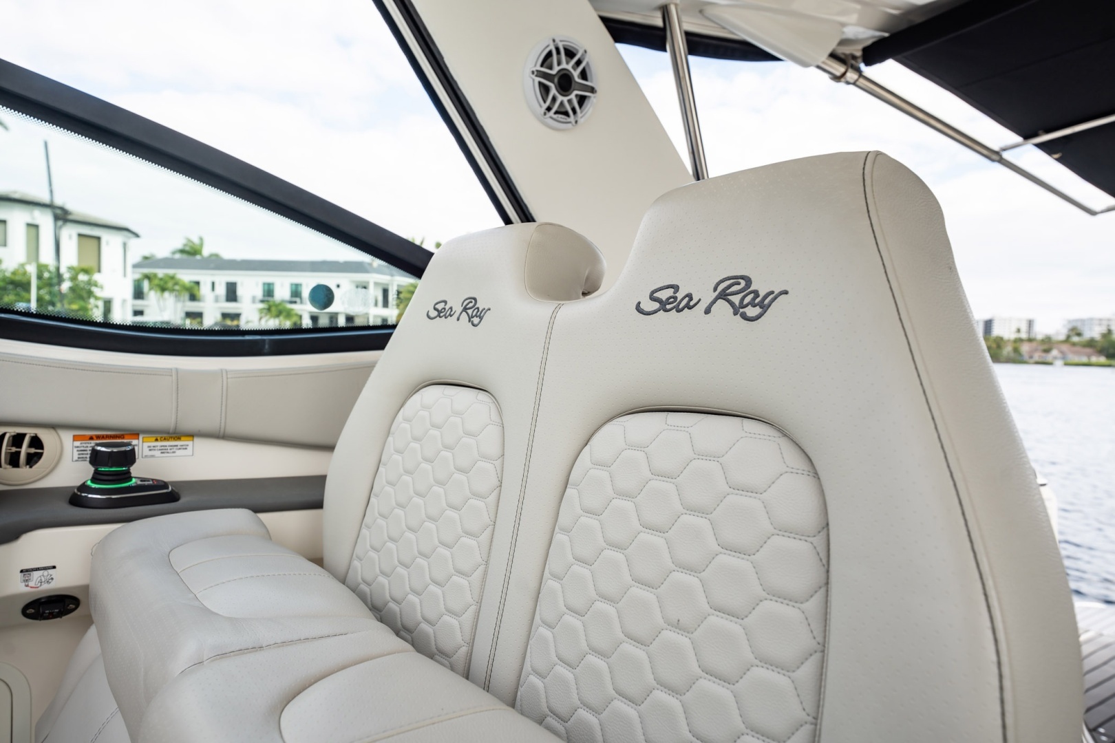 2021 Sea Ray Sundancer 320 Outboard - Image 20