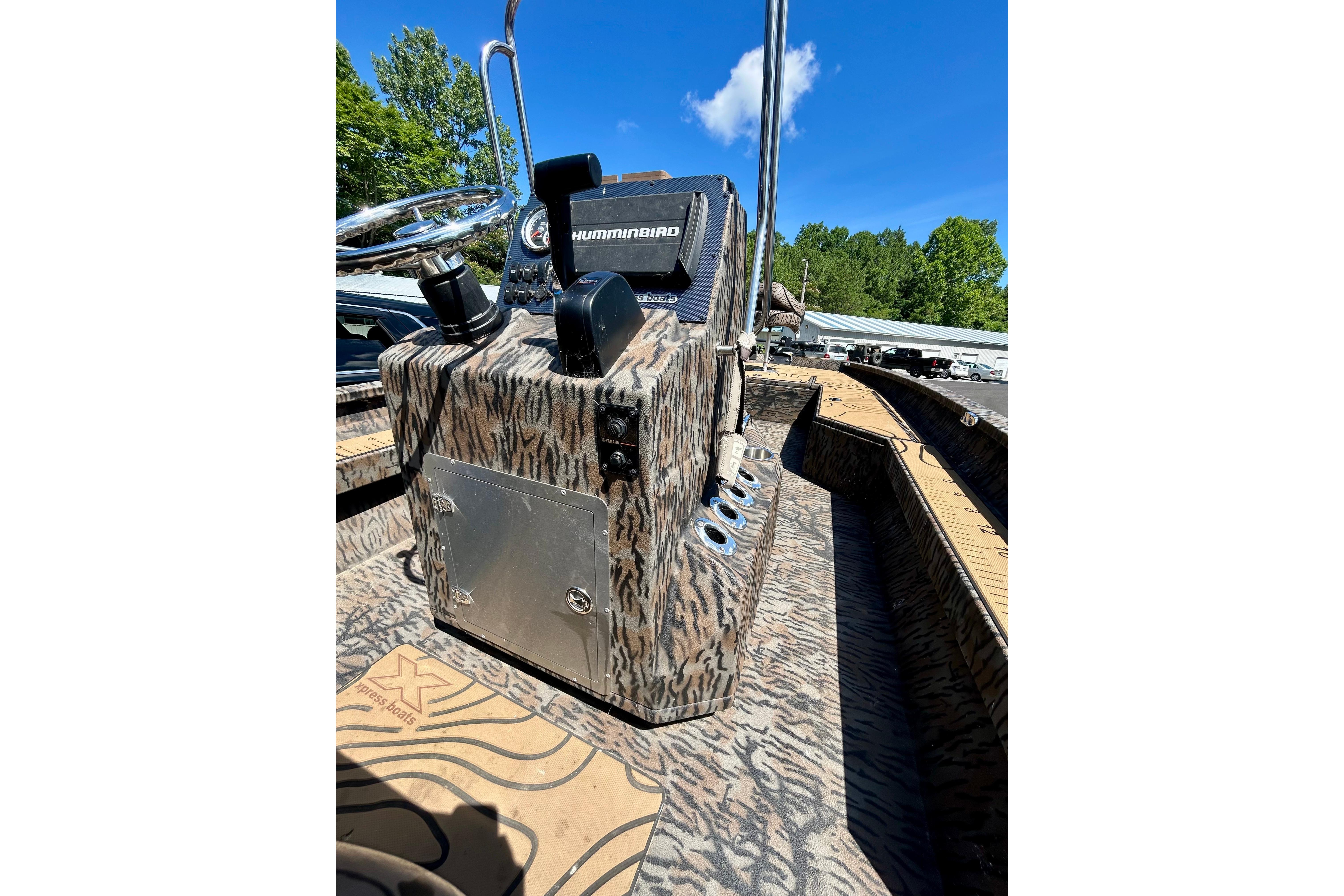 2025 Xpress H22B Bay boat interior with camouflage design and Humminbird electronics.