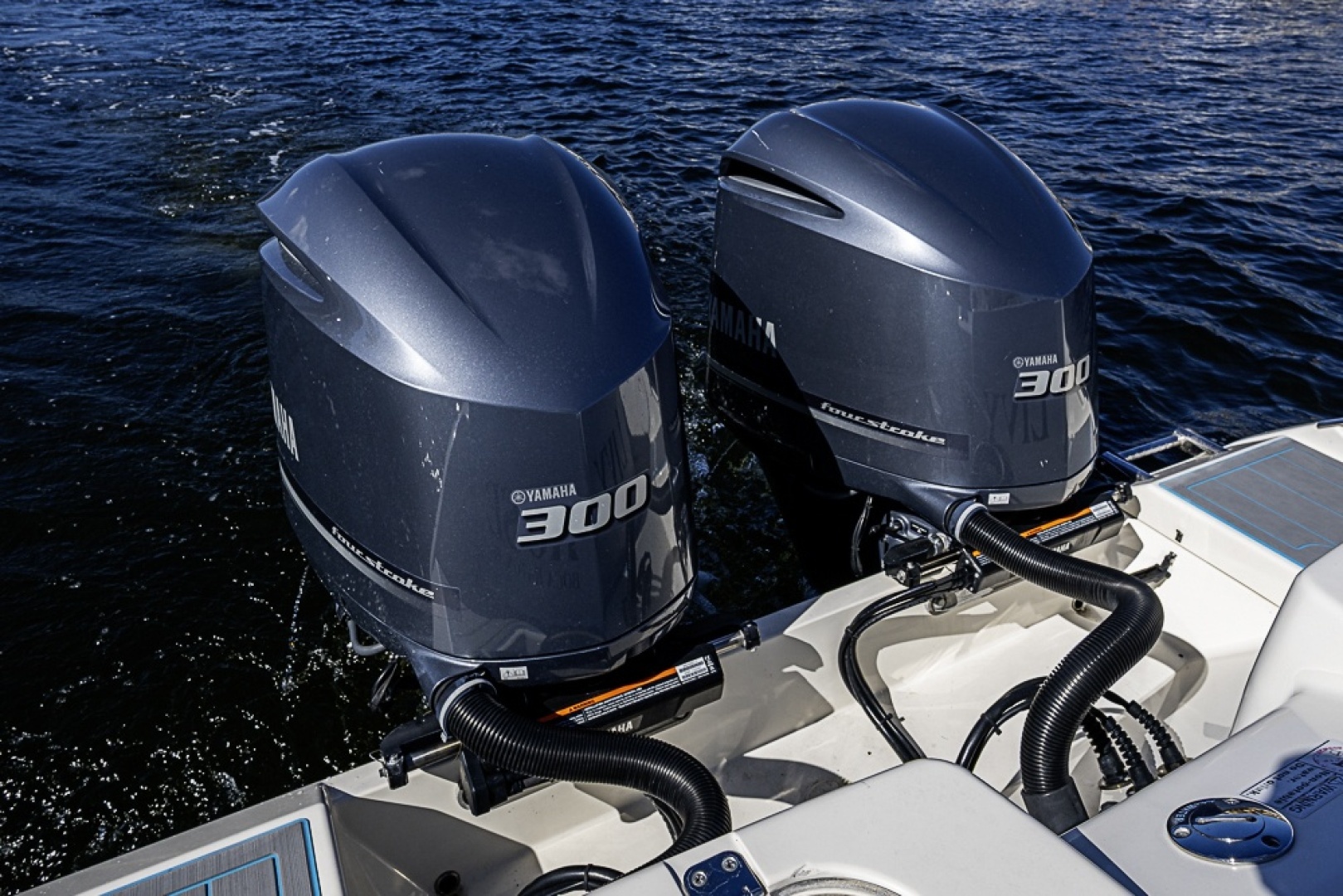 2021 Cobia 320 CC - Image 17