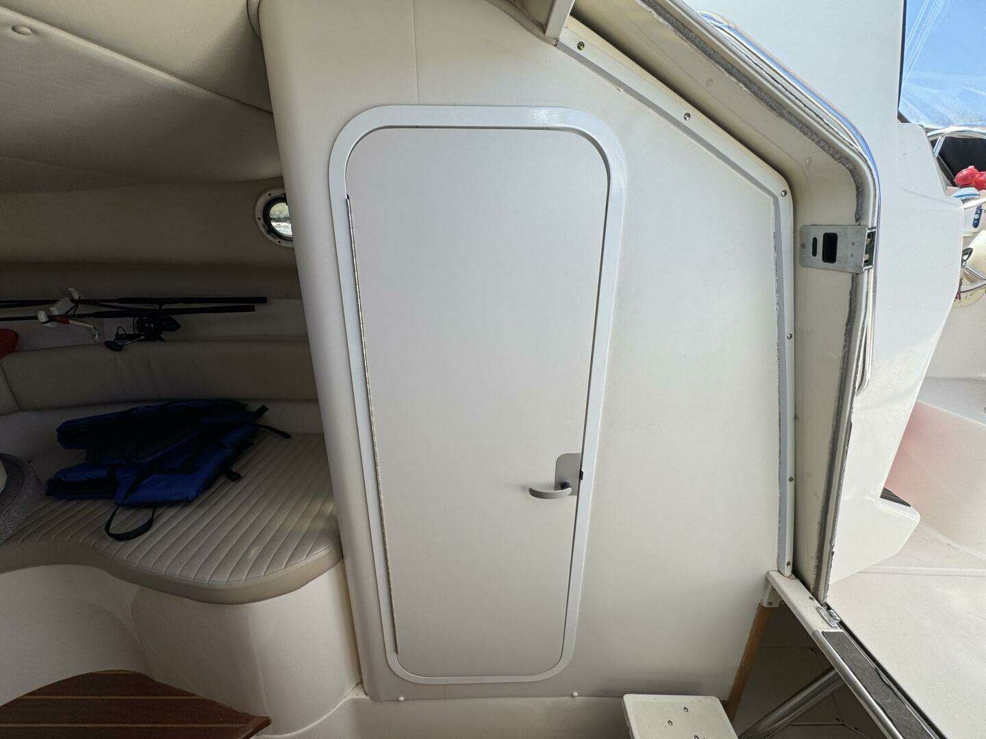 1999 Boston Whaler 28 Conquest - Image 23