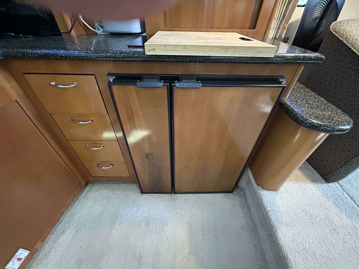 2005 Carver 366 MY - Image 36