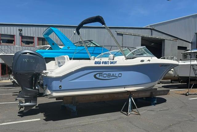 2024 Robalo R207 Dual Console boat with Yamaha engine, docked outdoors.