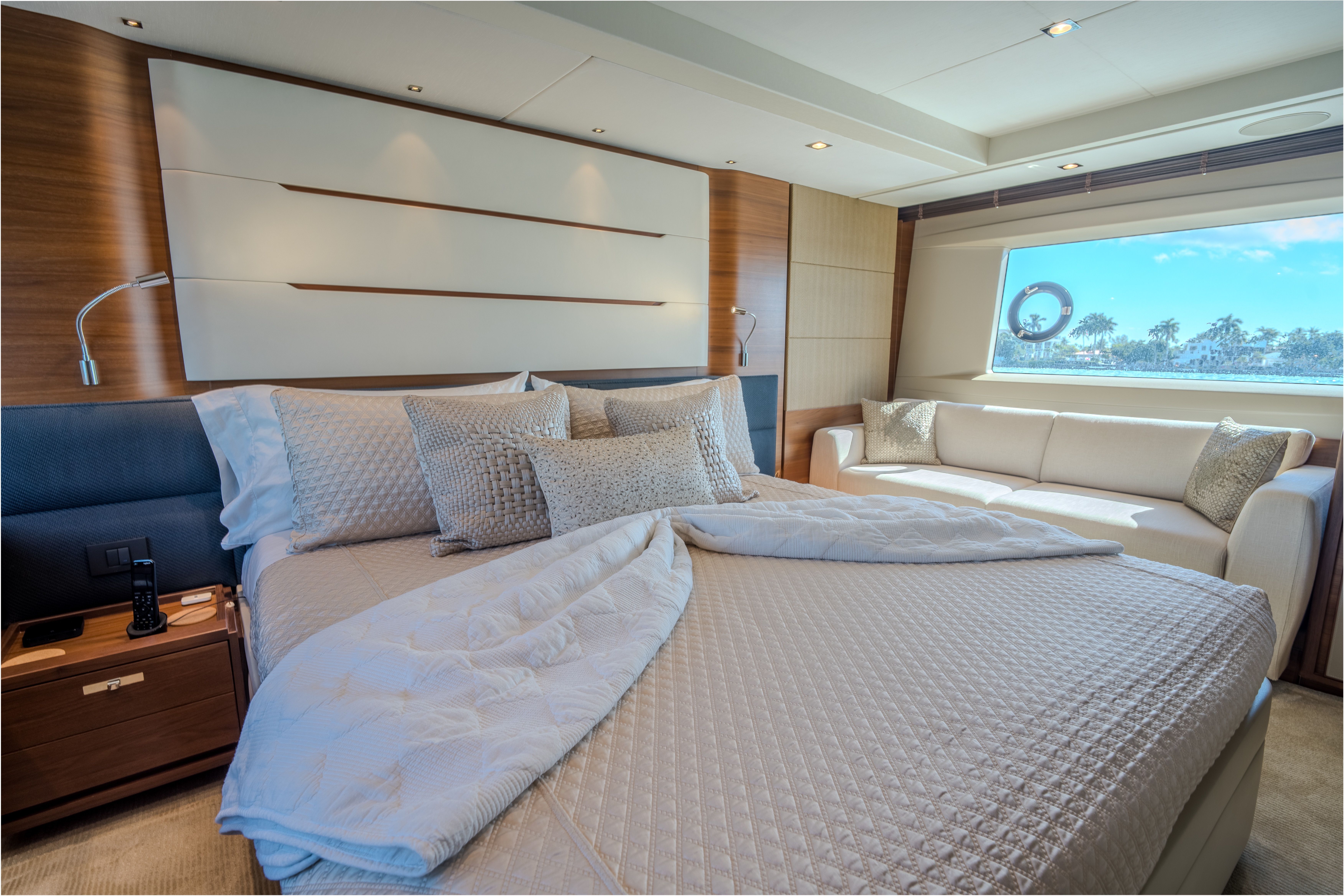 2015 Princess Flybridge 68 Motor Yacht - 21