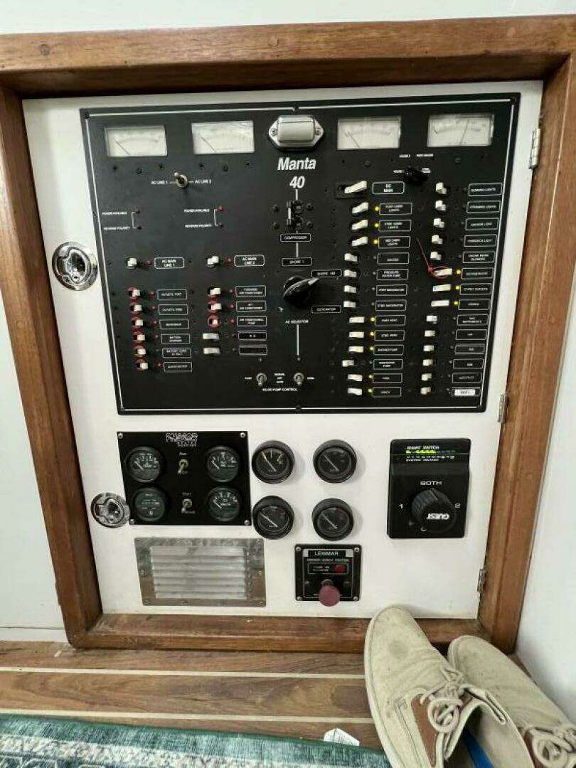 1997 Manta 40 - Image 32