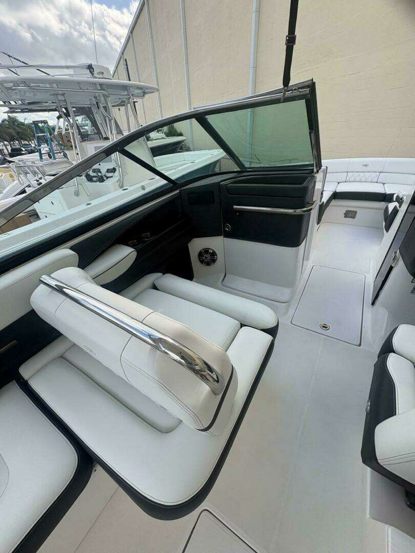 2022 Regal 29 OBX - Image 12