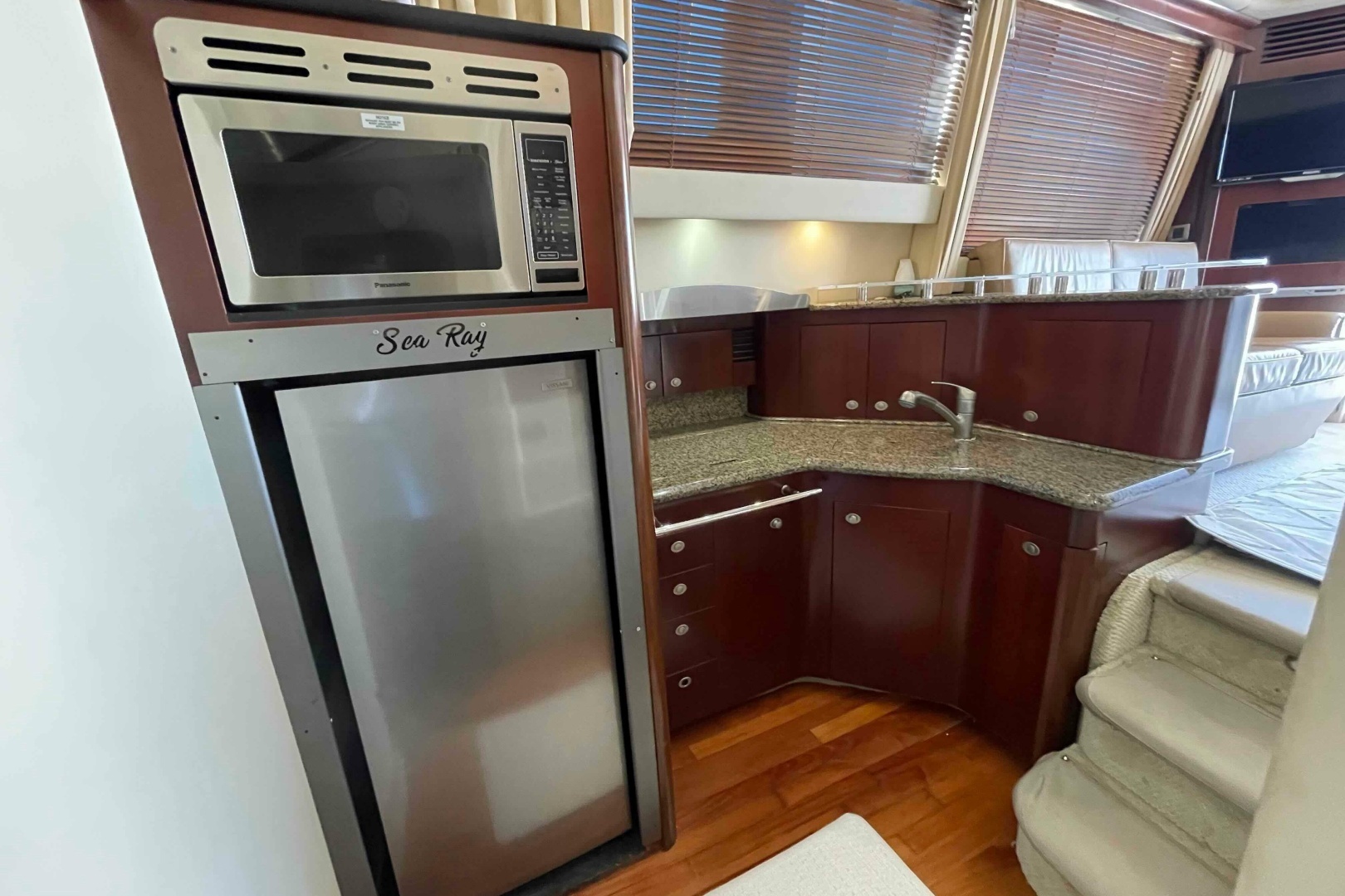 2005 Sea Ray 420 Sedan Bridge - Image 25