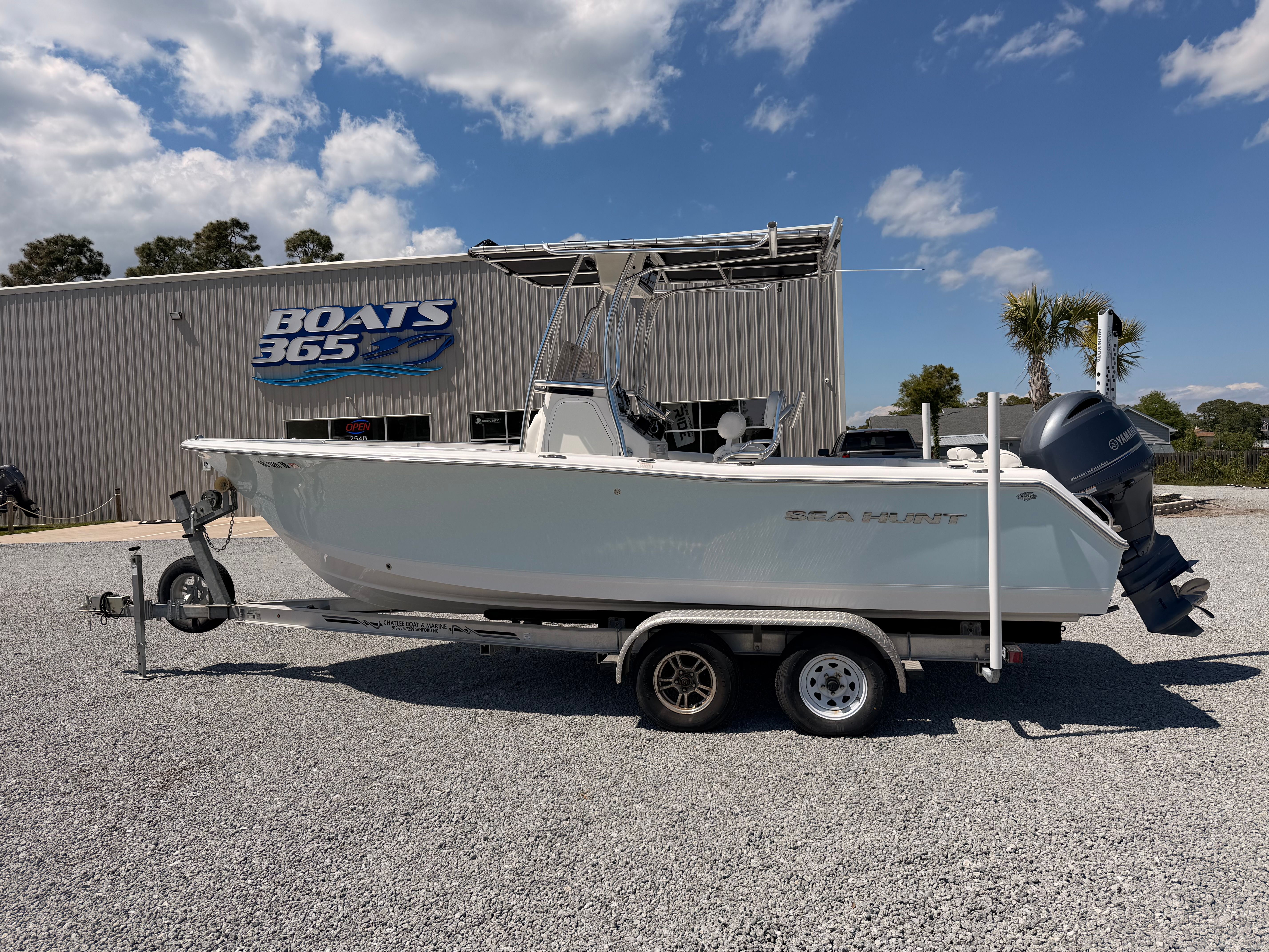 2016 Sea Hunt Triton 225