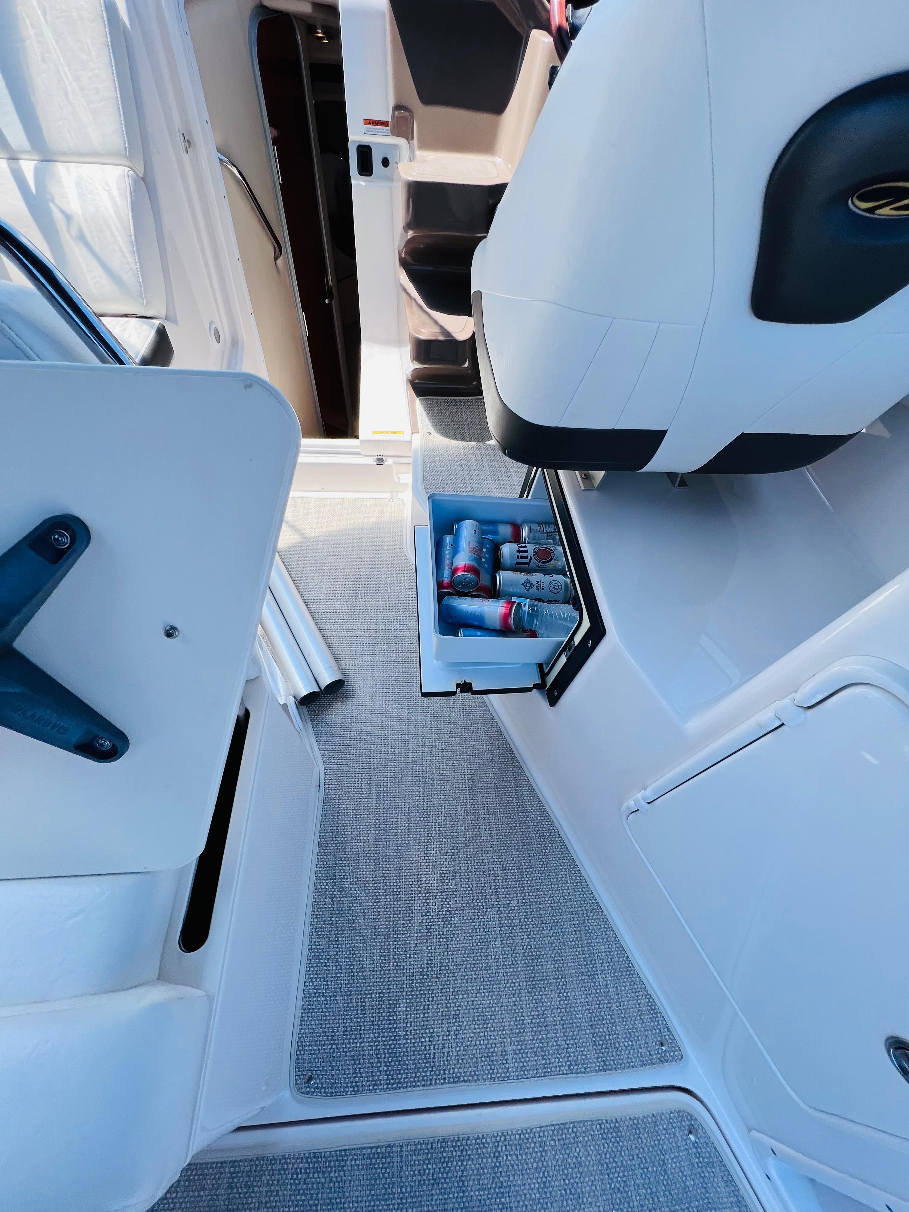 2006 Regal 2565 Window Express - 13