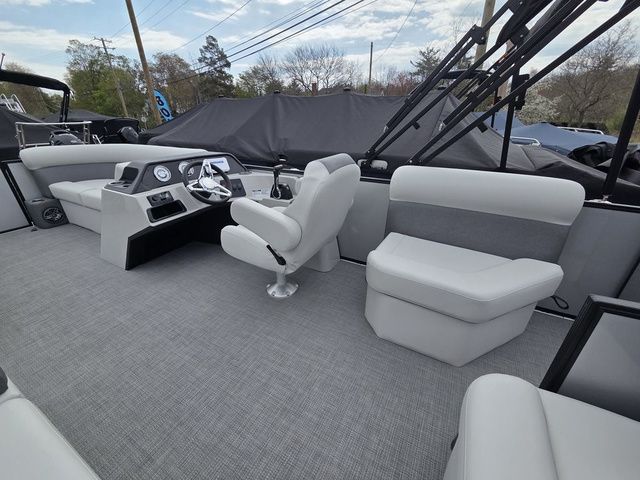 2026 Crest Conquest SE 220 Cruise 2-Tube W/115Hp And Trailer - 18