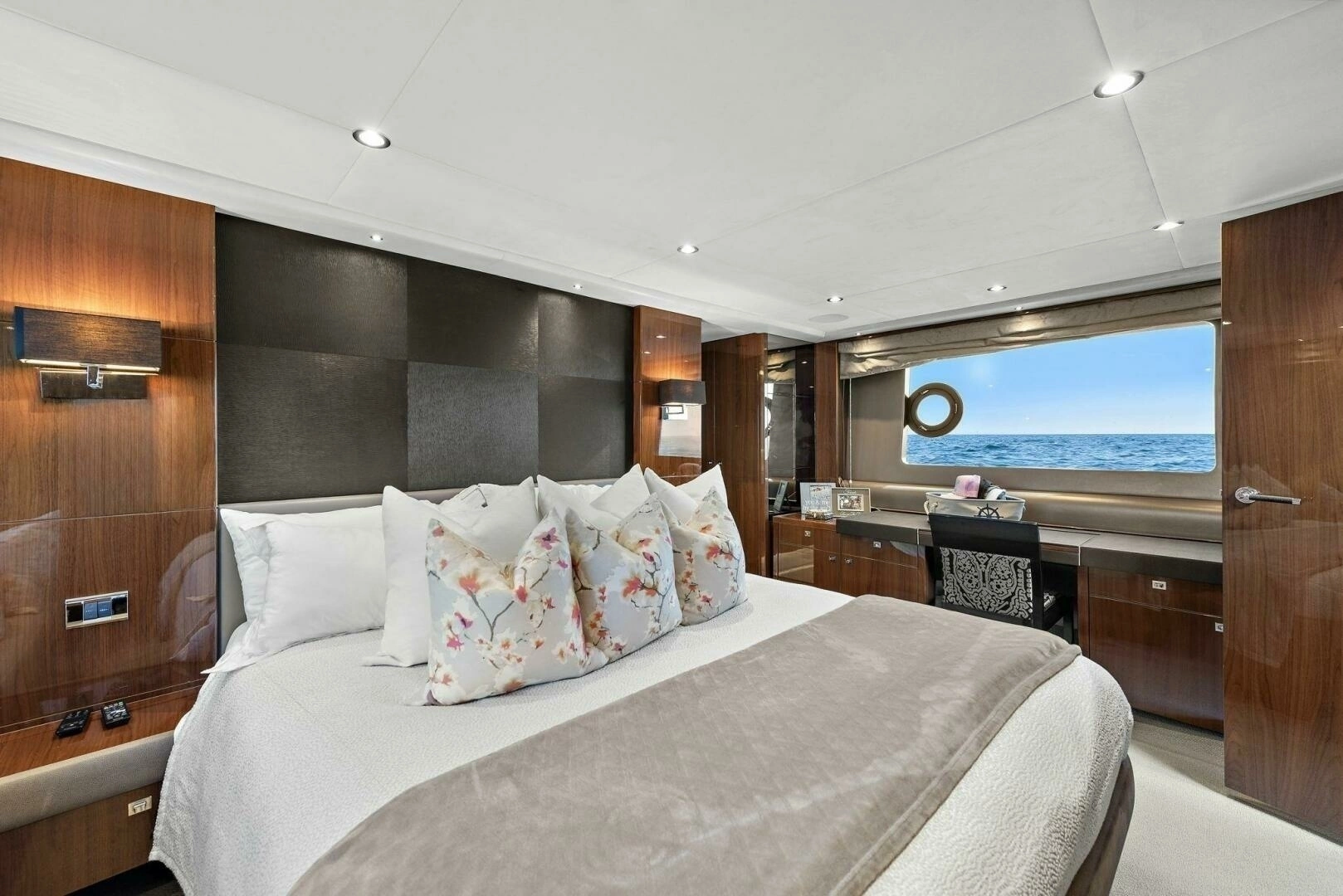 2015 Princess 72 Motoryacht - Image 31