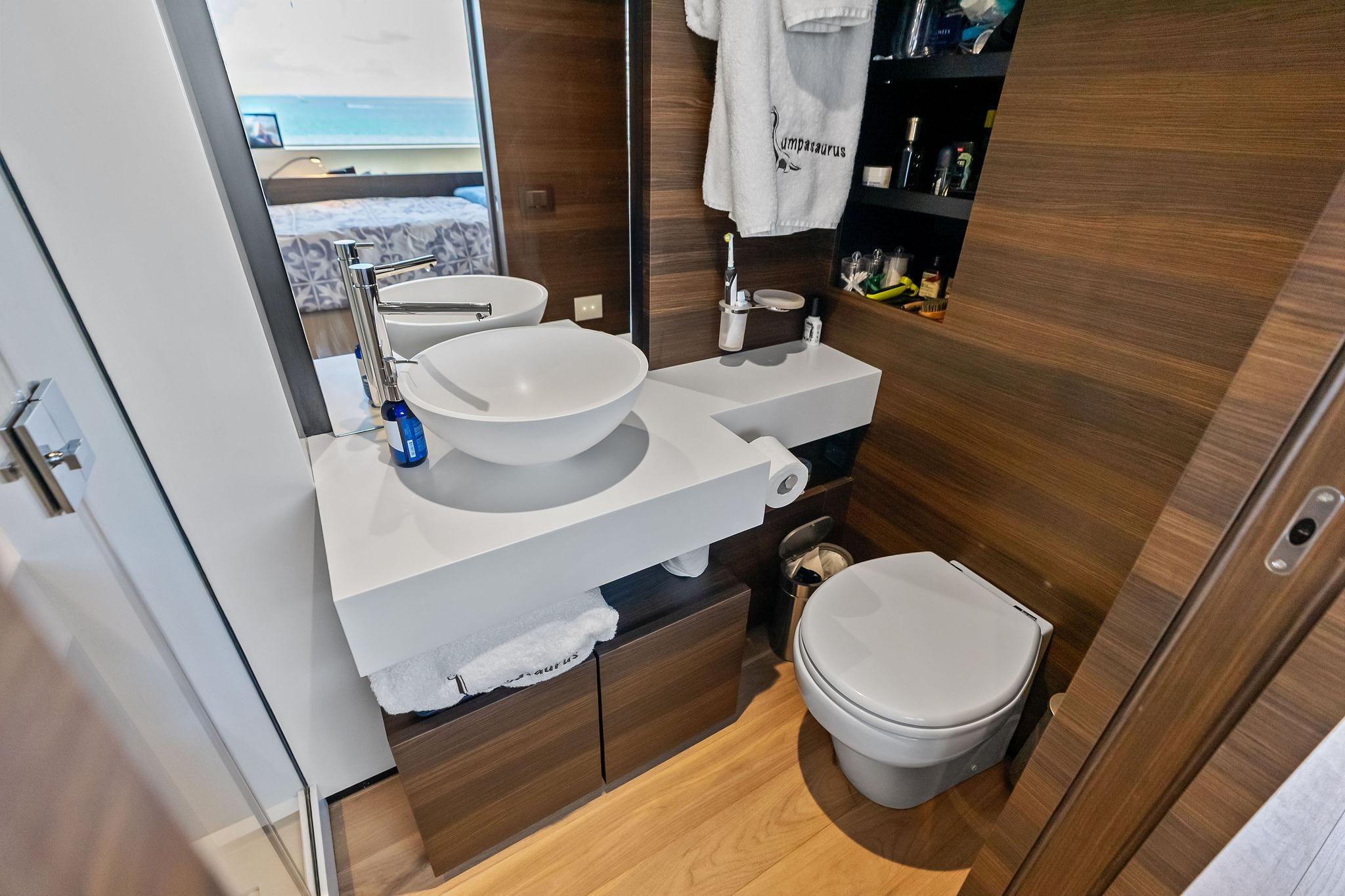 2023 Custom Line Navetta 33 - 126