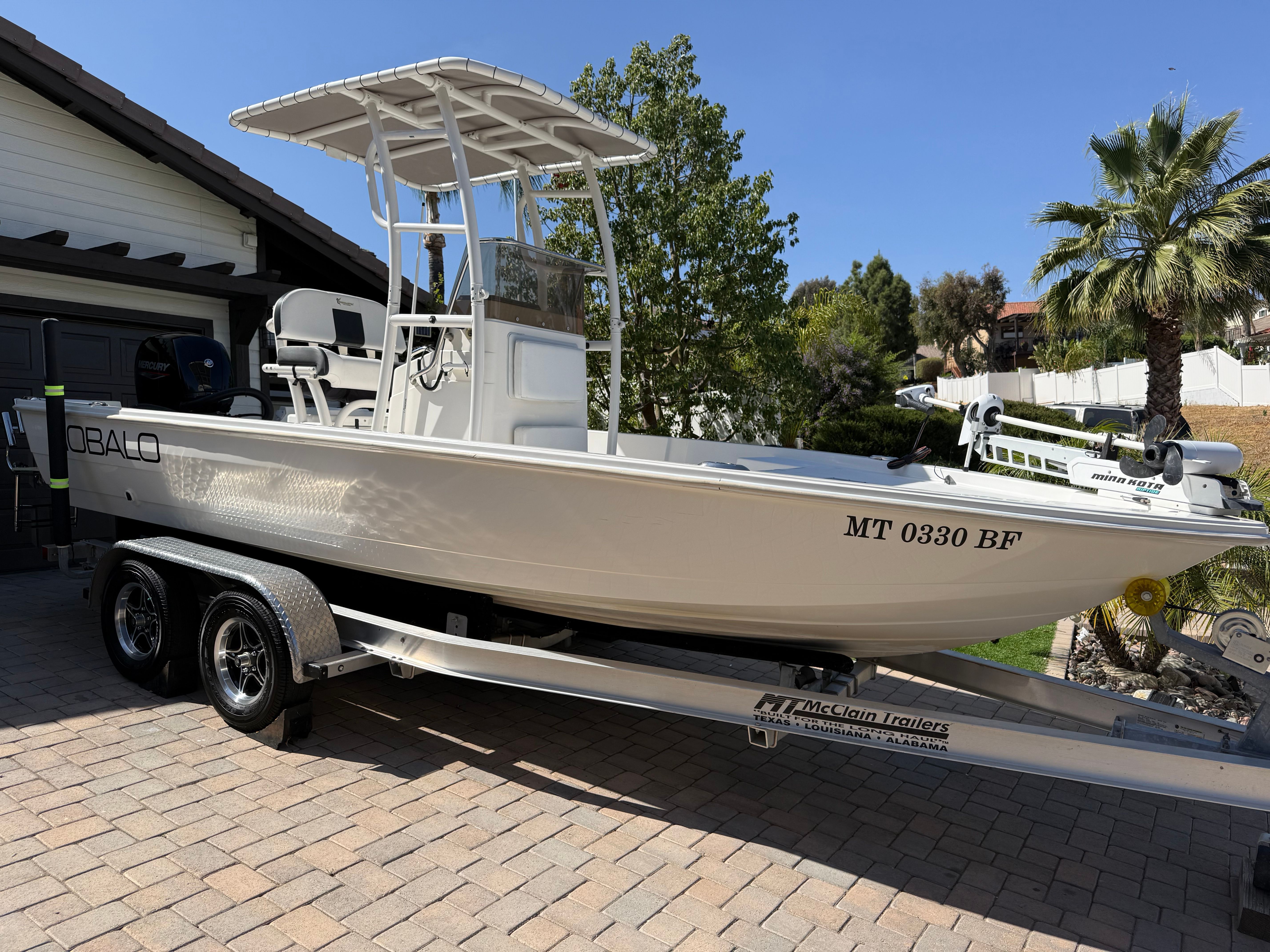 1998 Robalo 2100 Bay Hunter on trailer outdoors.