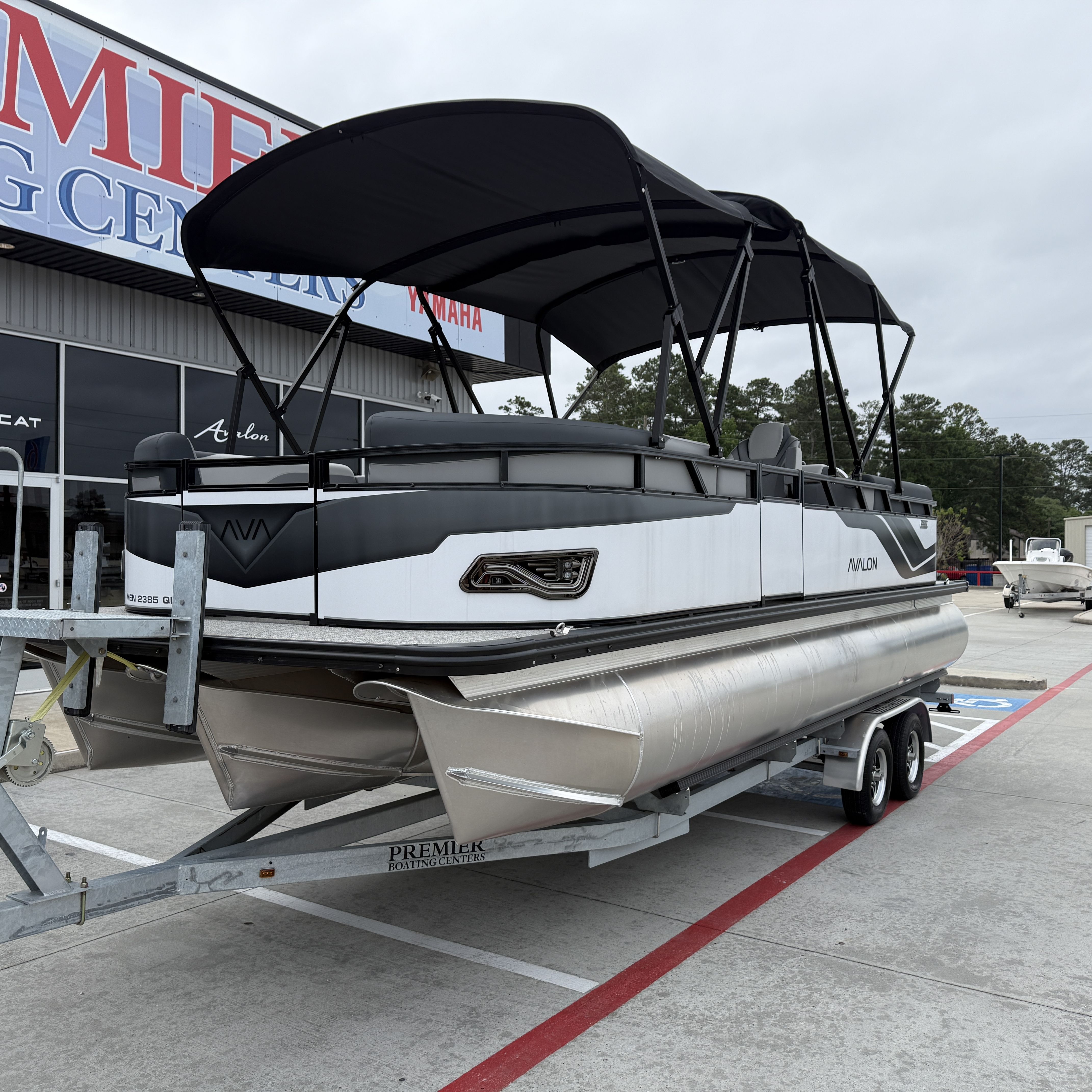 2025 Avalon Venture 85 Quad Lounge - 23' - 3