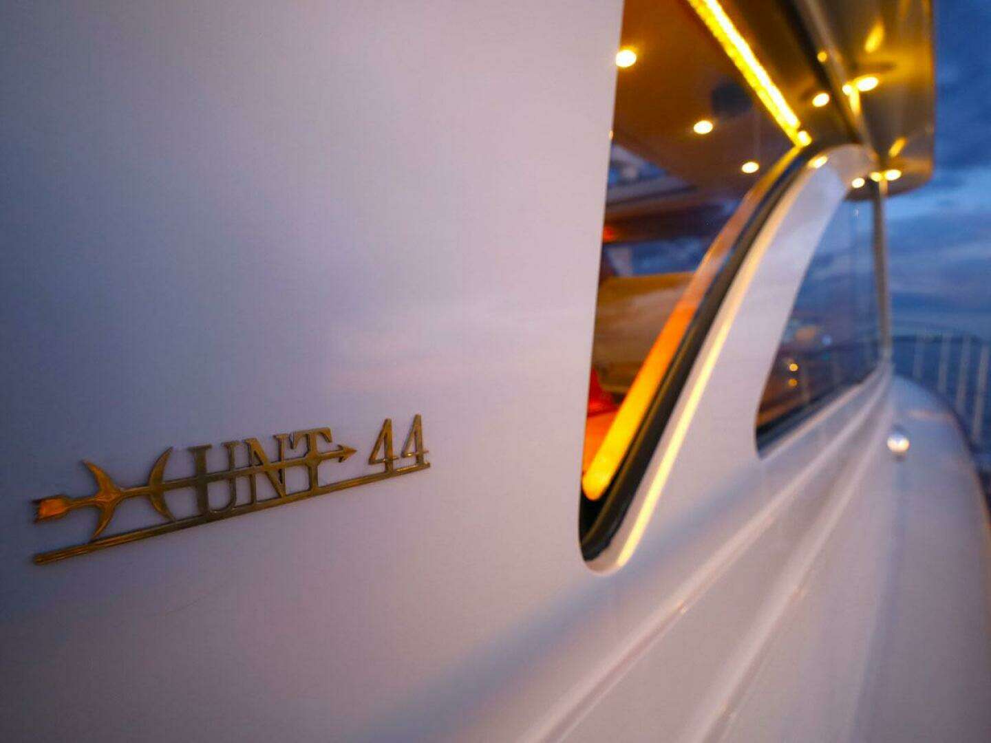 2014 Hunt Yachts — - Image 9