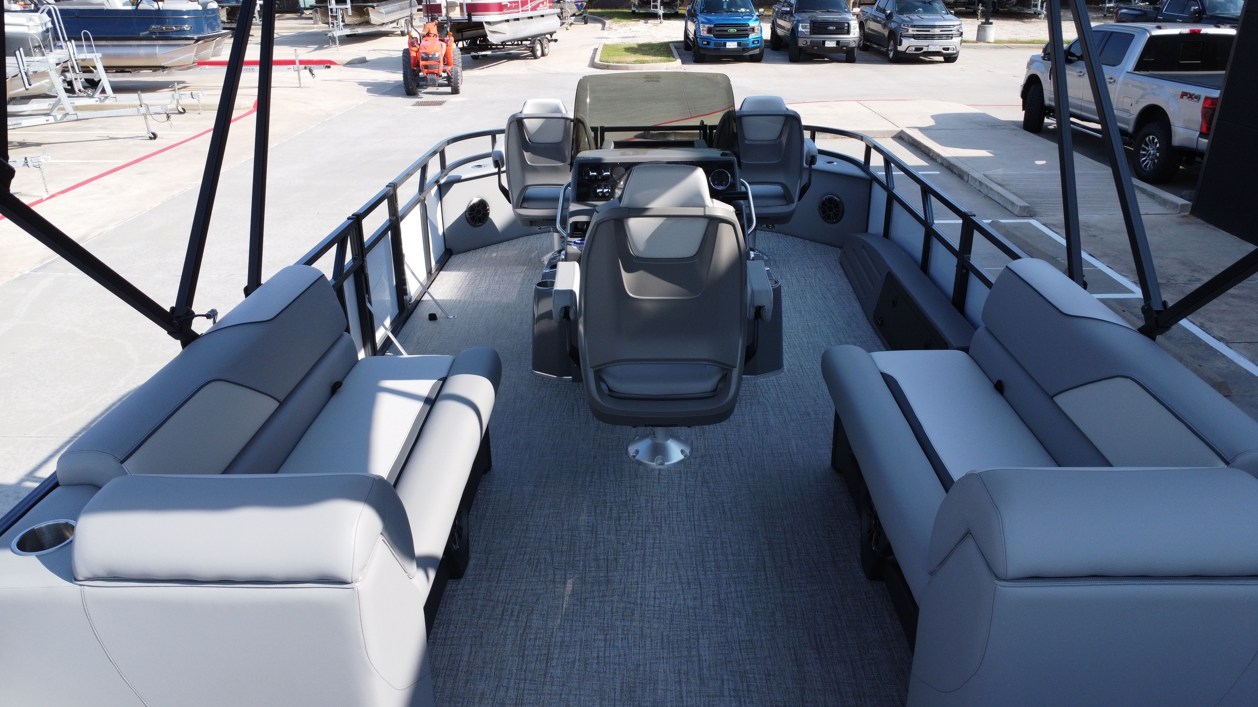 2025 Avalon Venture 85 Center Console Fish - 23' - 28