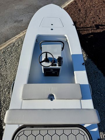 2026 East Cape EVO 17 V - 12